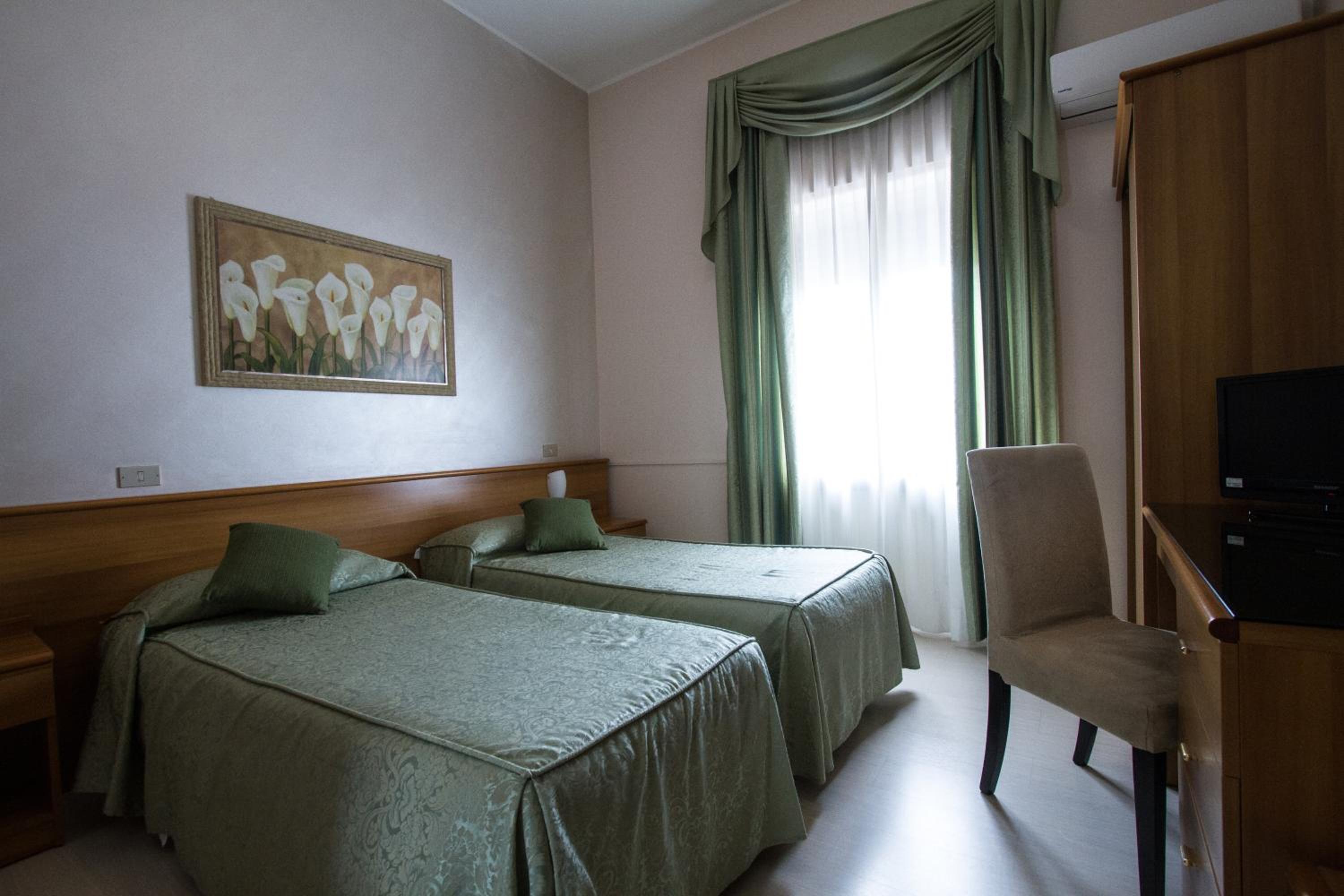 Double Room - Photo 6