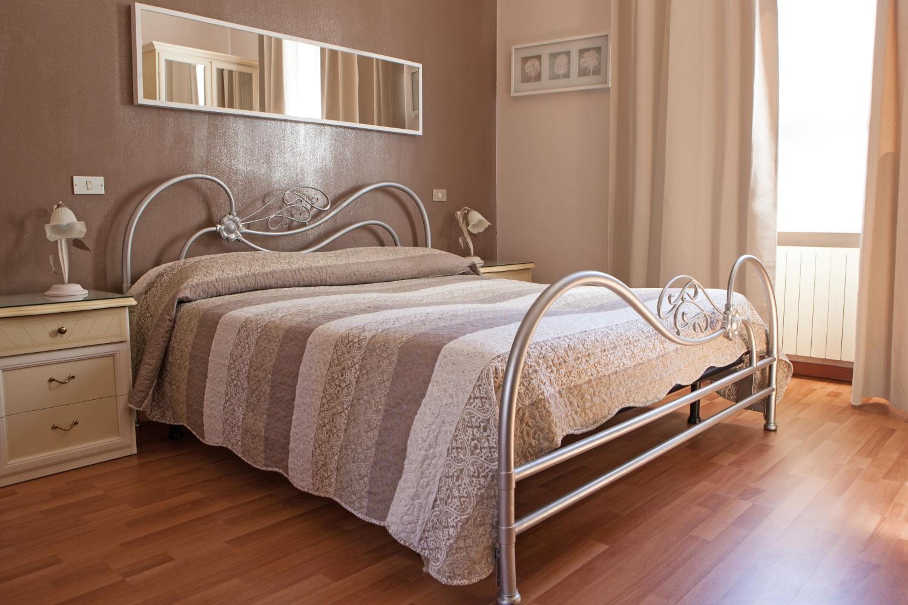 Double Room - Photo 2