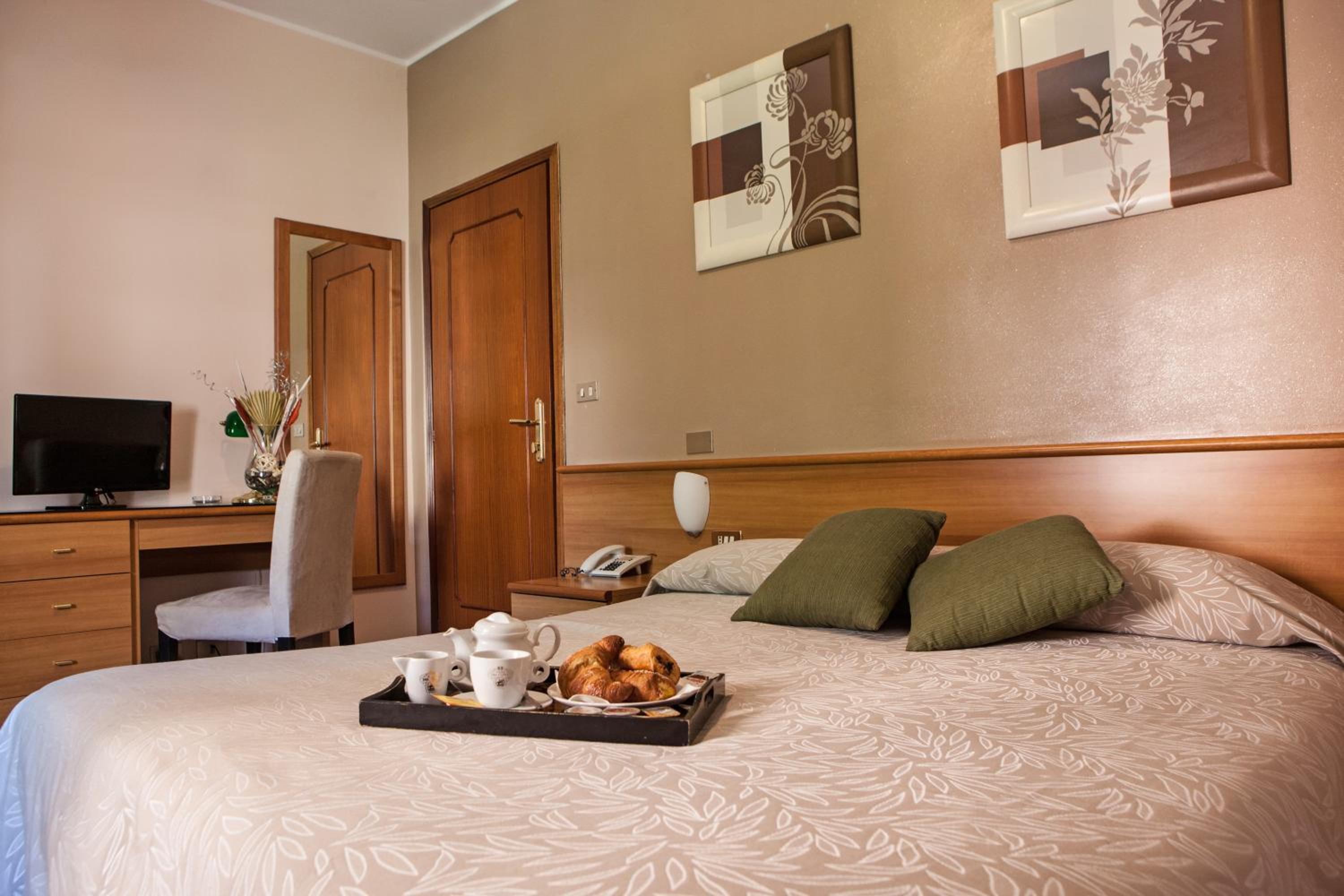 Double Room - Photo 3