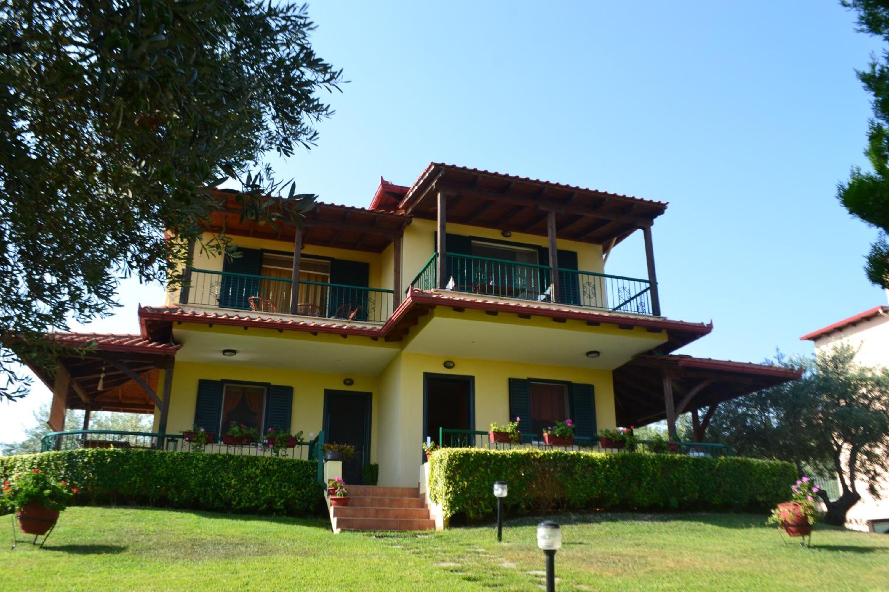 Three-Bedroom House photo 2