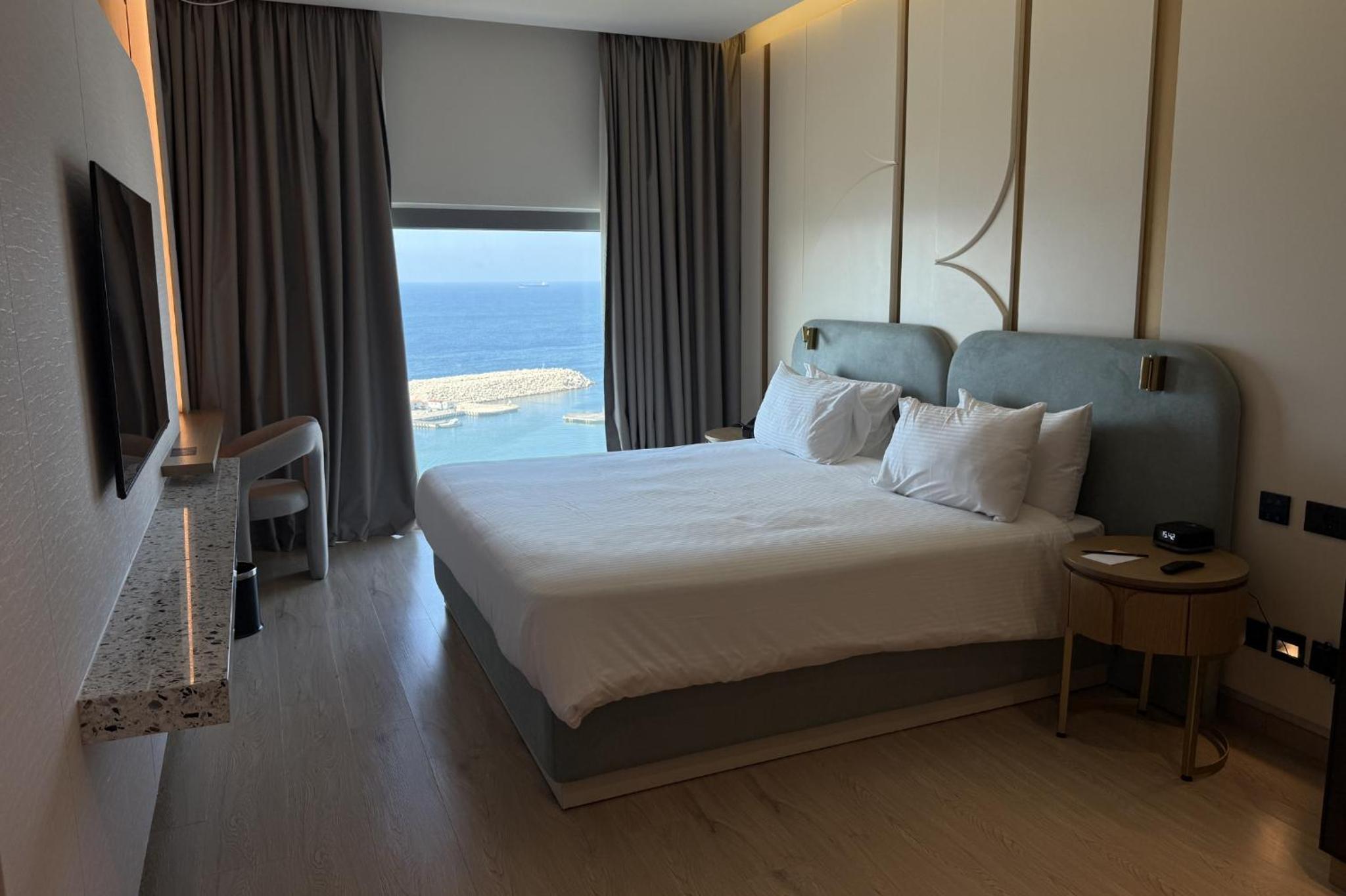 Two-Bedroom Duplxe Suite with Sea View photo 2