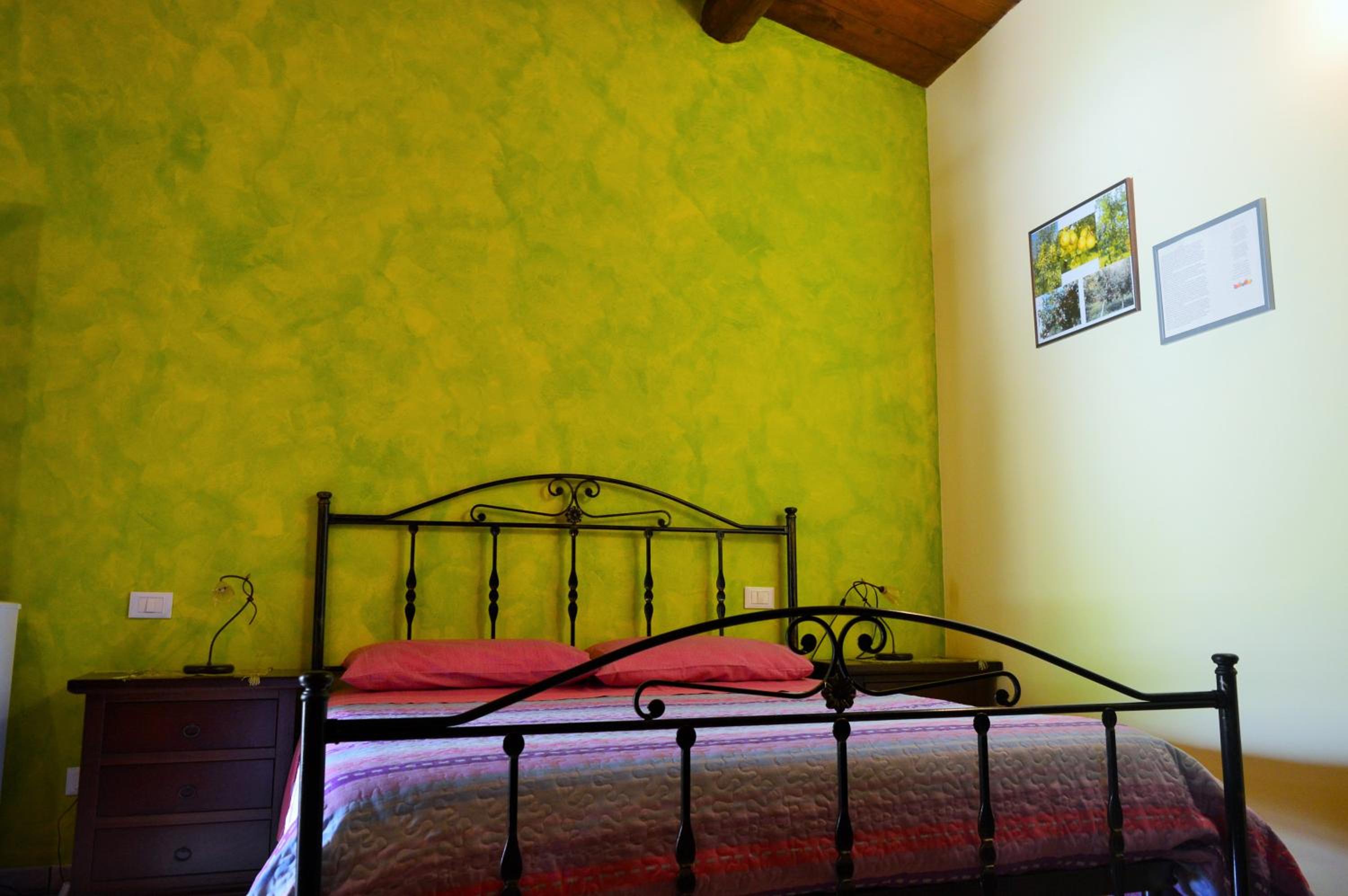 Quadruple Room with Private Bathroom - Photo 6