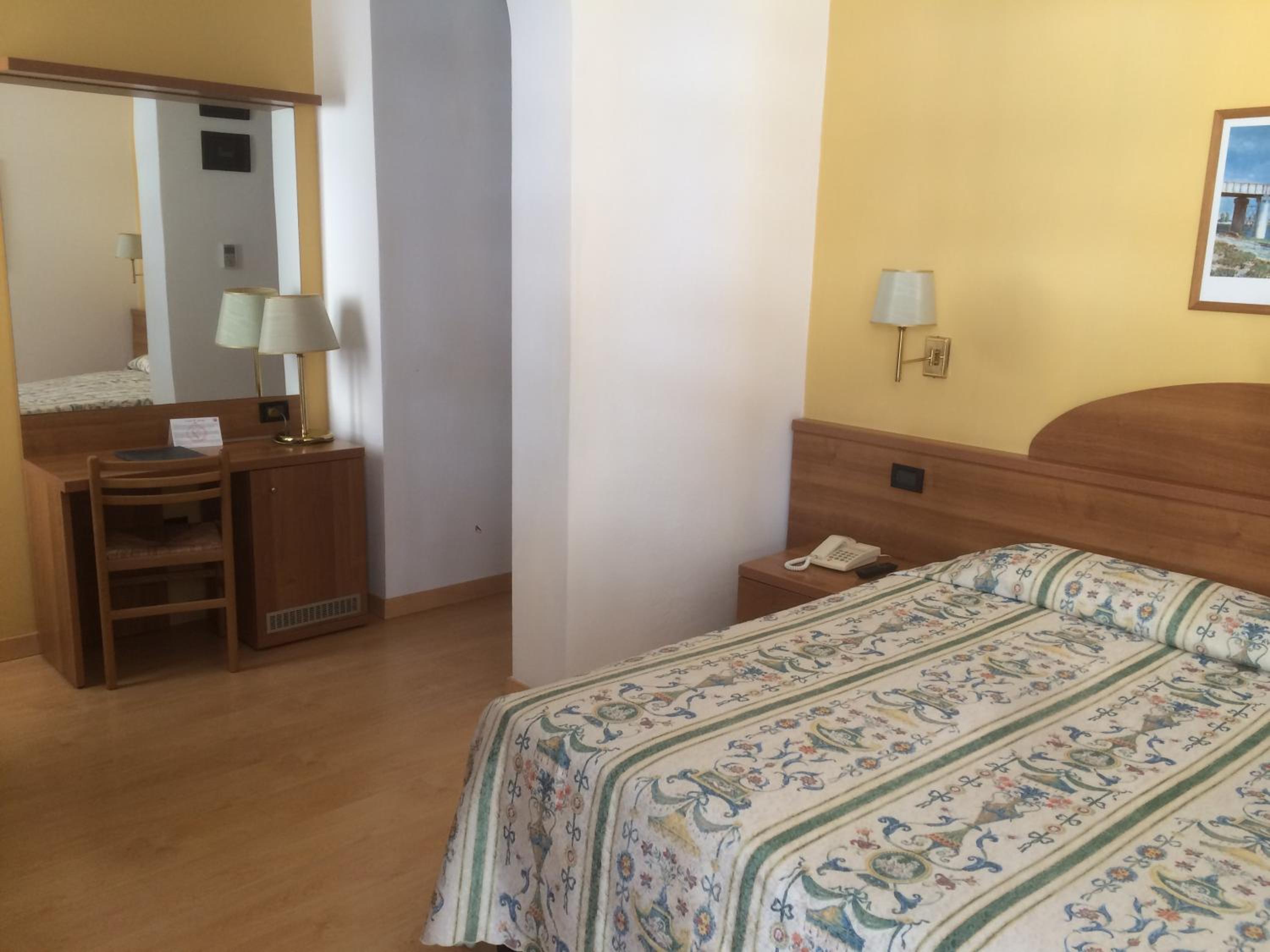 Standard Double Room photo 3