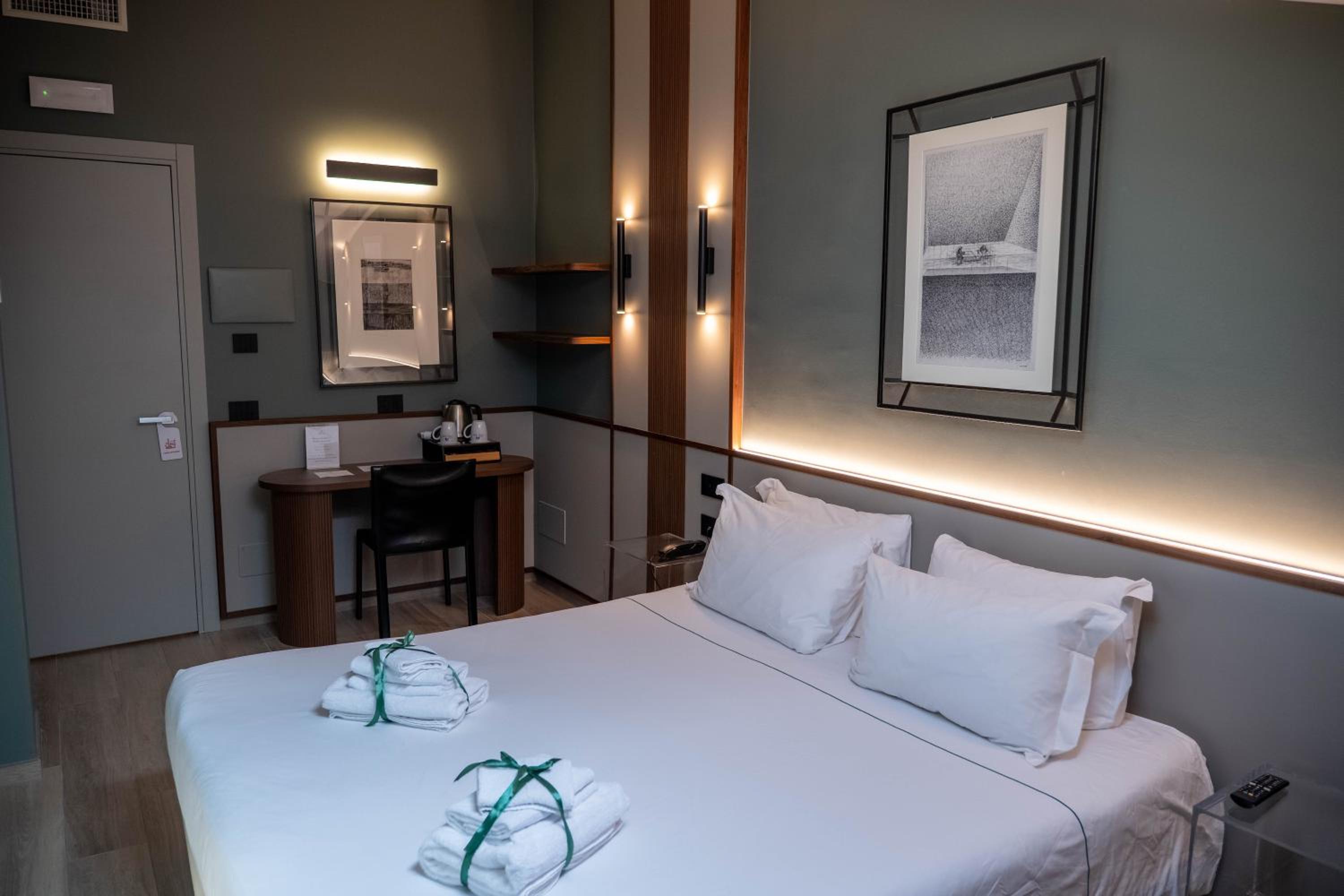 Deluxe Room - Photo 2
