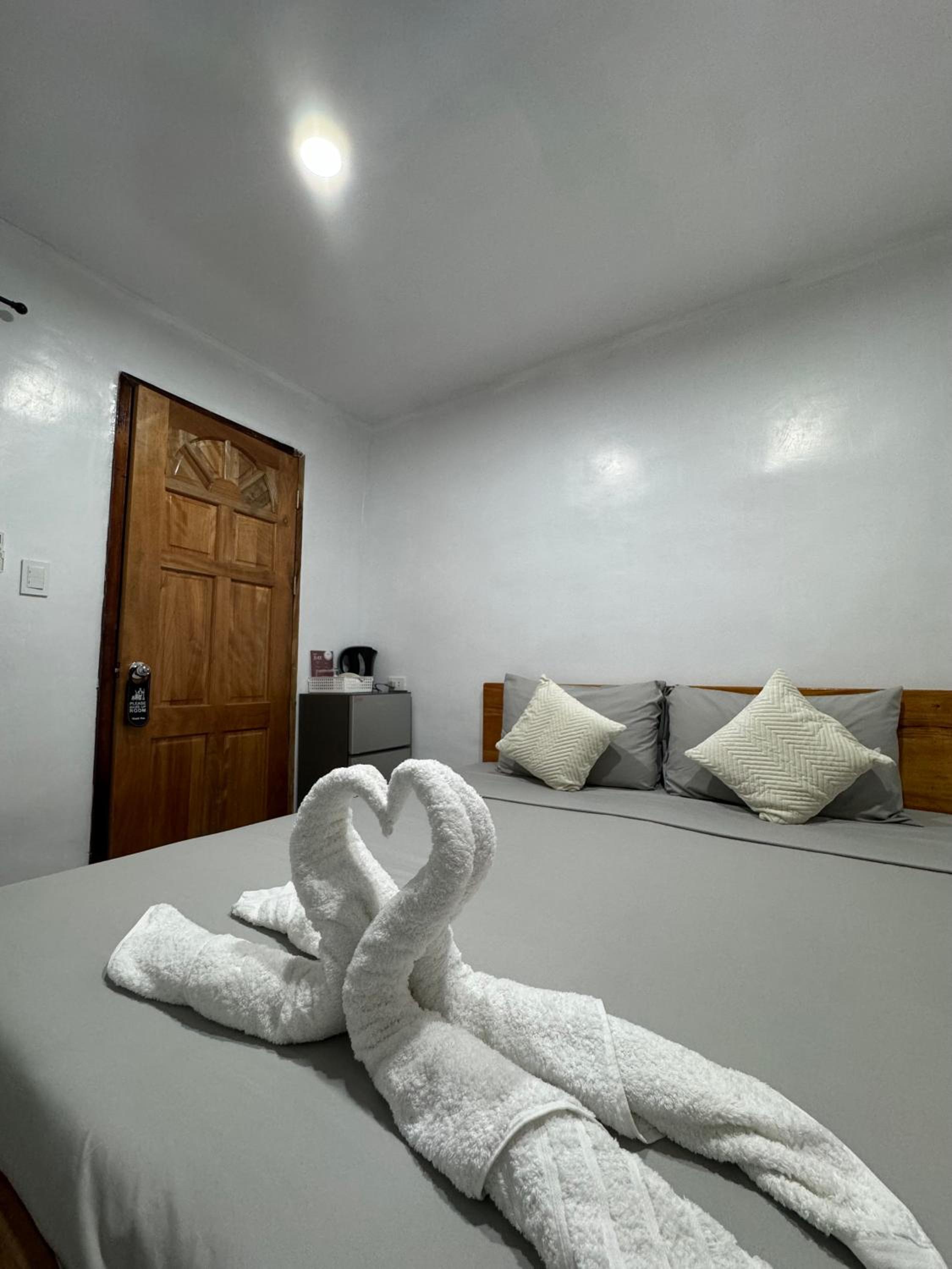 Queen Room with Balcony photo 2