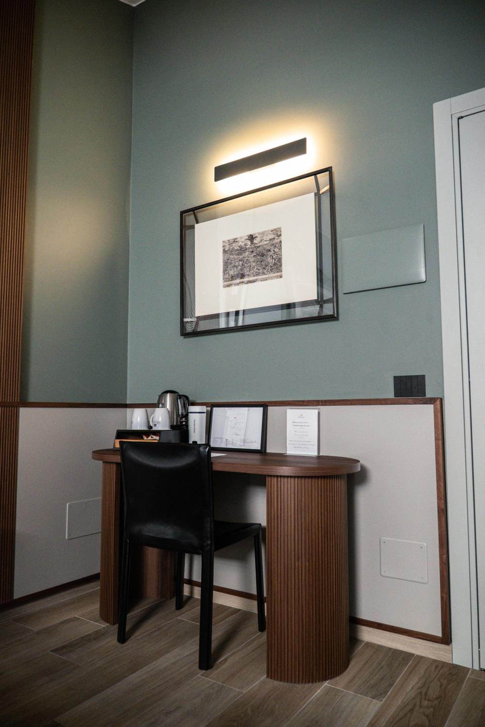 Deluxe Room - Photo 5