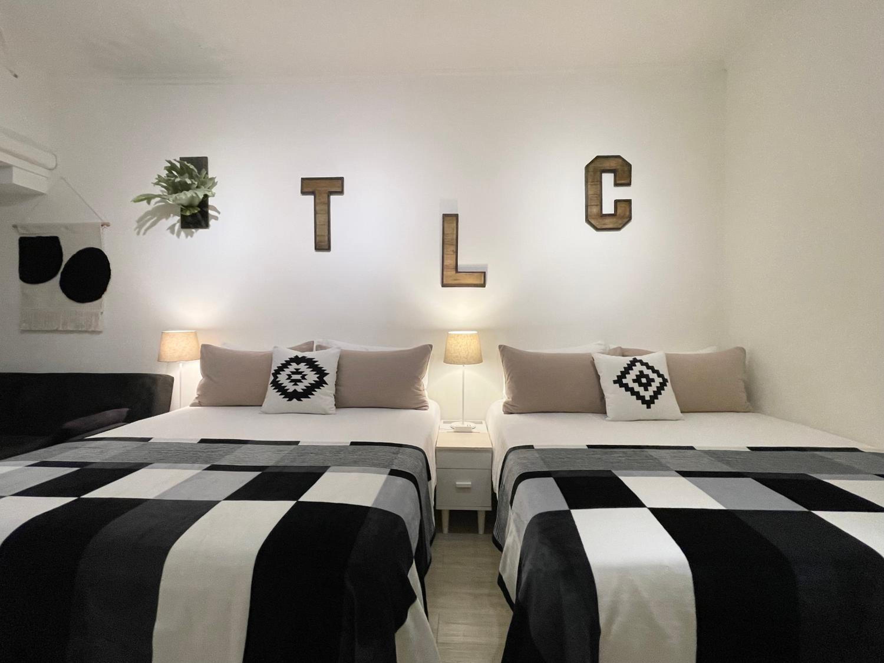 Apartment 3 - Studio R8 /Free Laundry