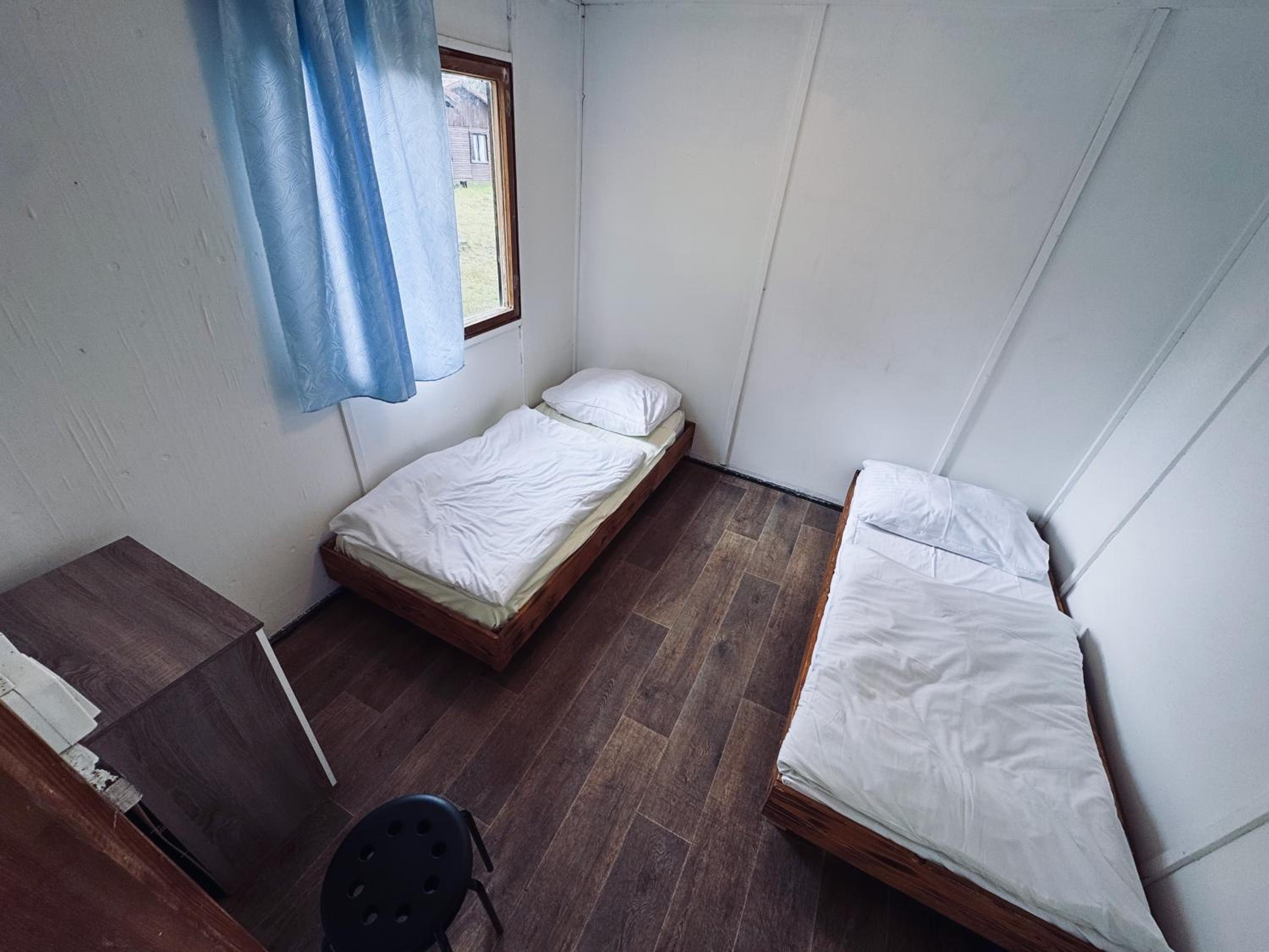 Economy Twin Room photo 2