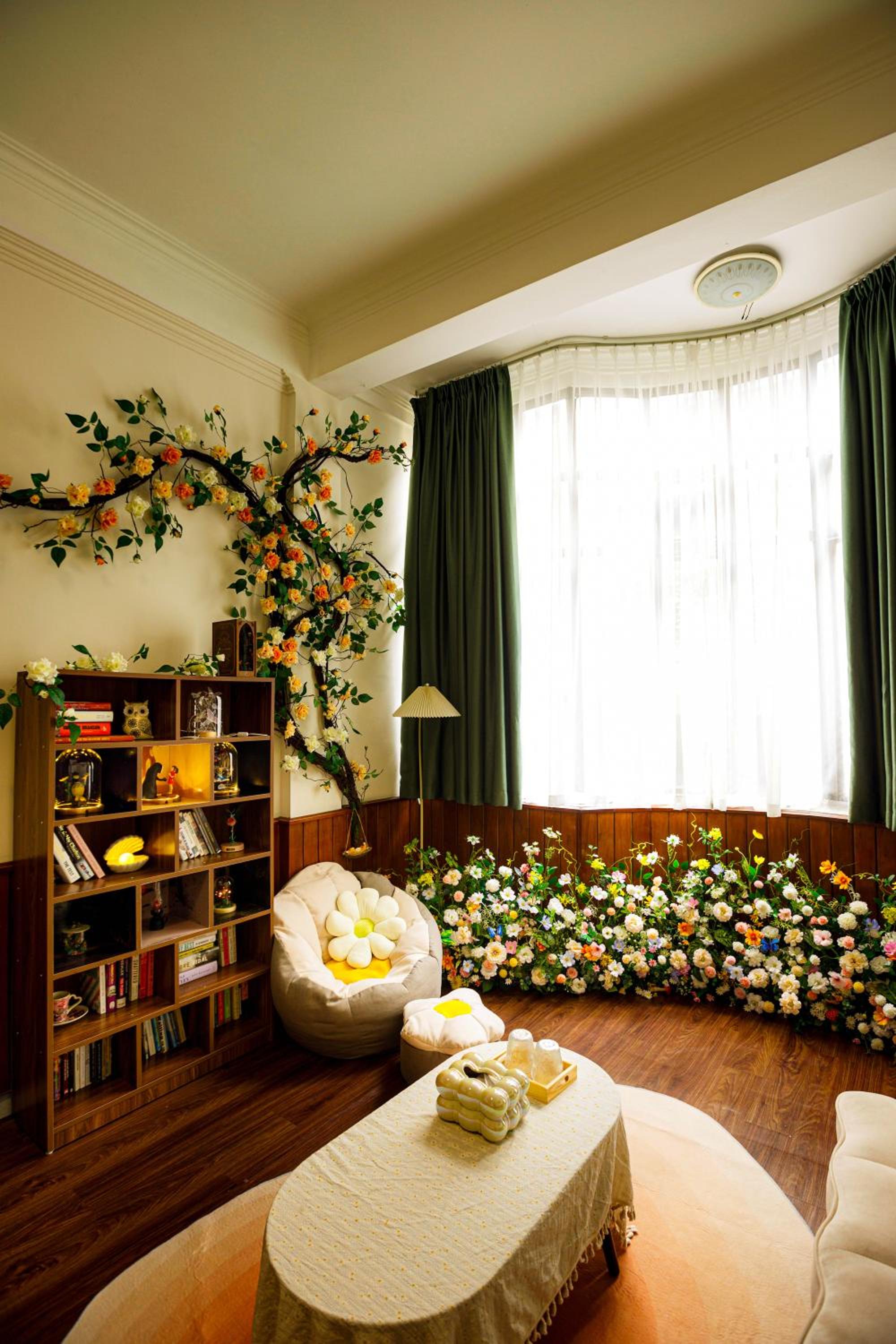 Three-Bedroom Apartment with Balcony