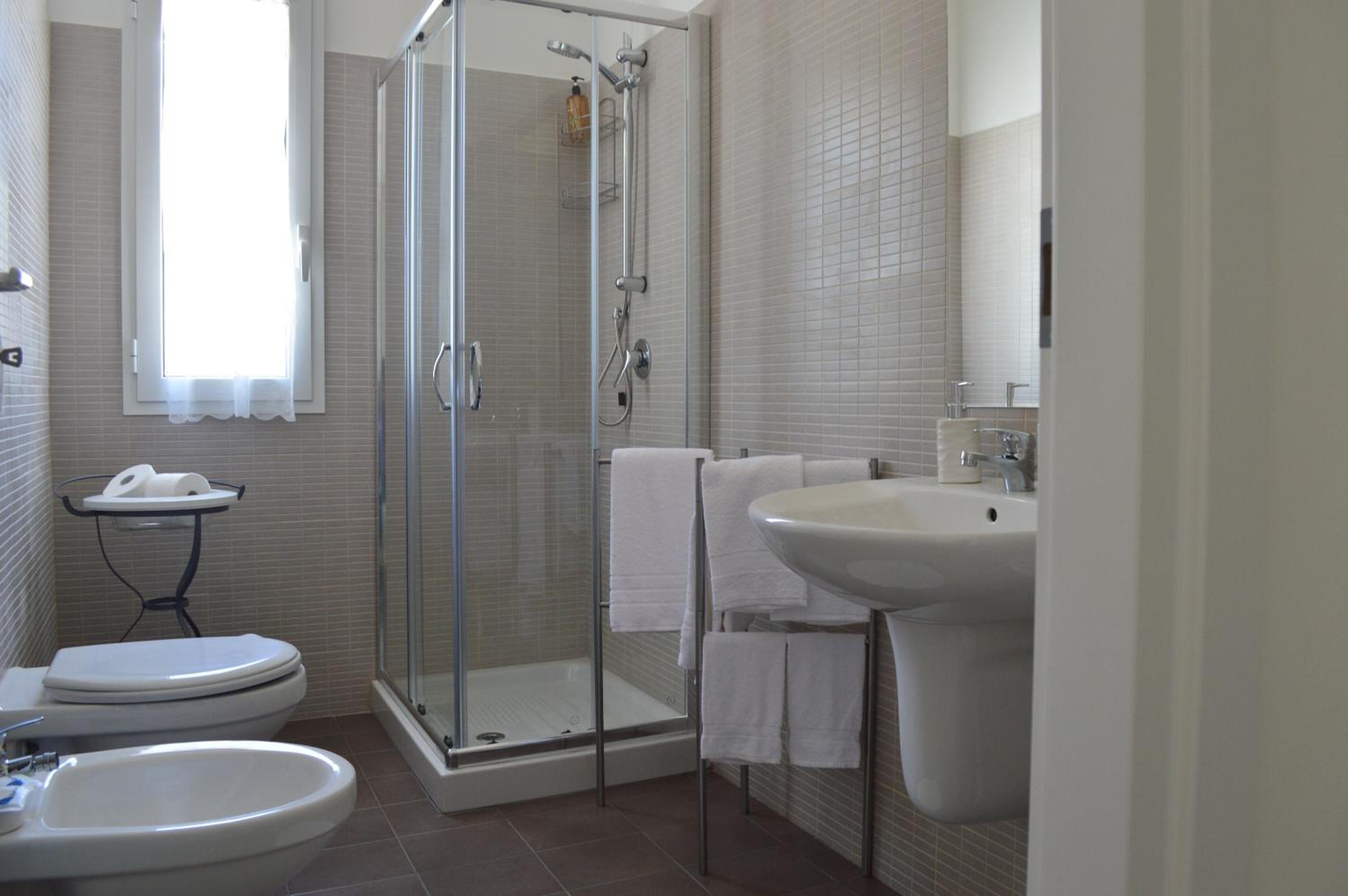 Double Room with Private Bathroom photo 3