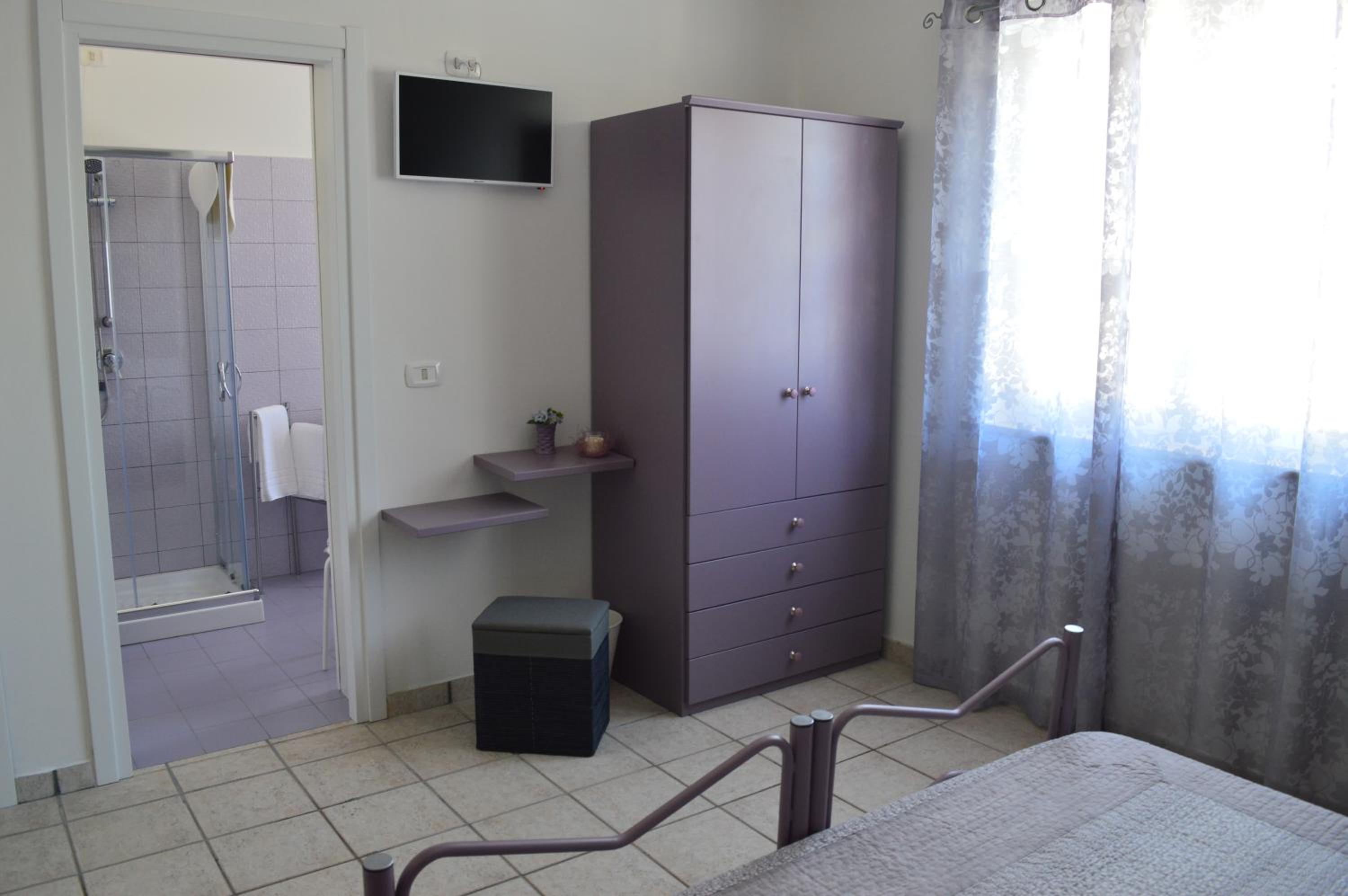 Quadruple Room with Private Bathroom photo 3