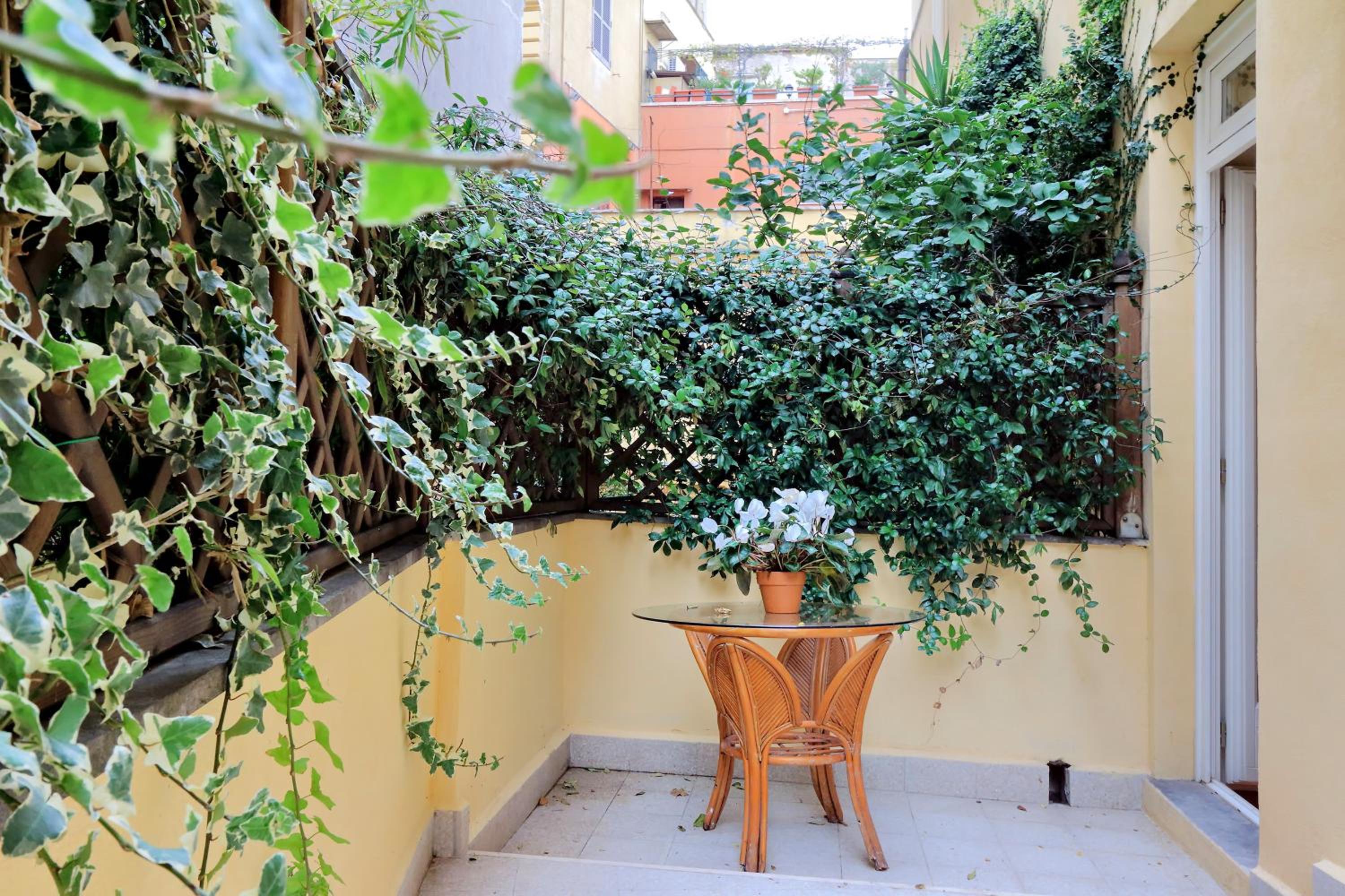 One-Bedroom Apartment with Terrace photo 2
