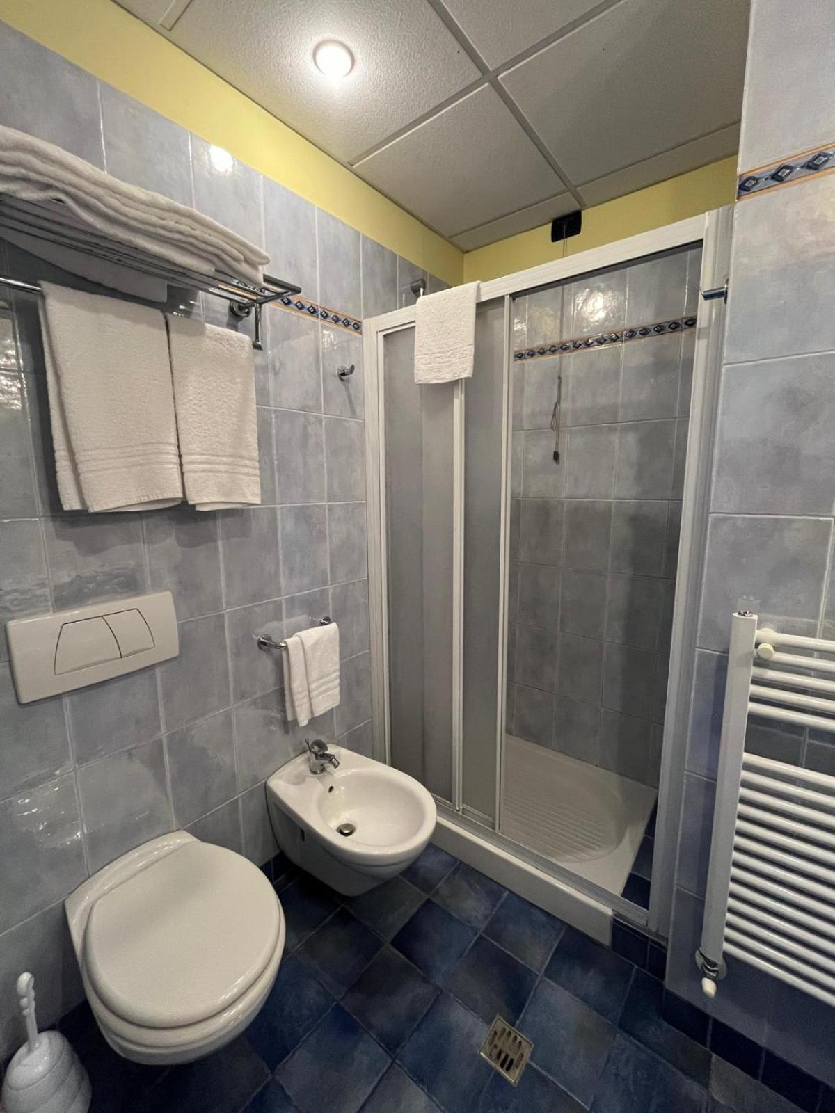Basic Triple Room photo 1
