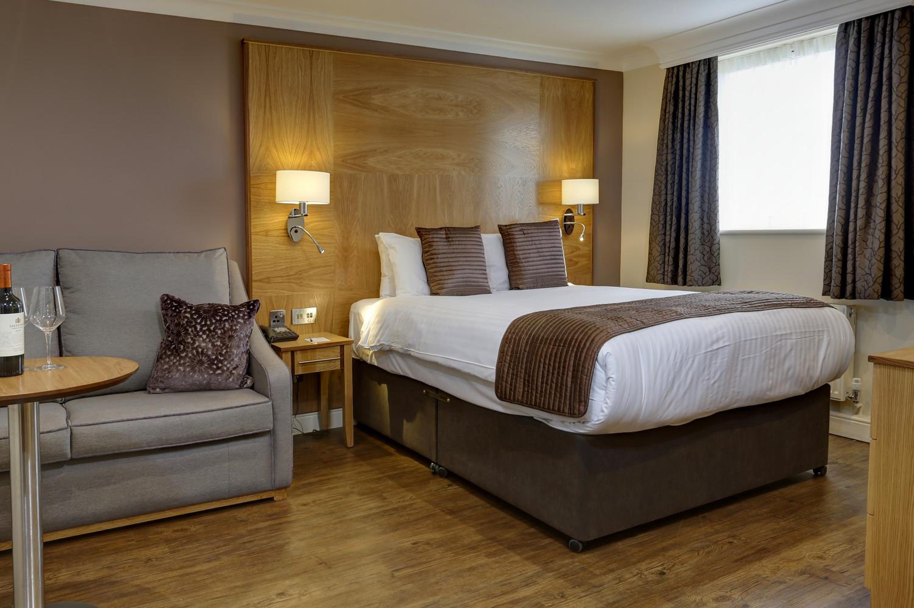 Premium Queen Room with sofa bed - Photo 7