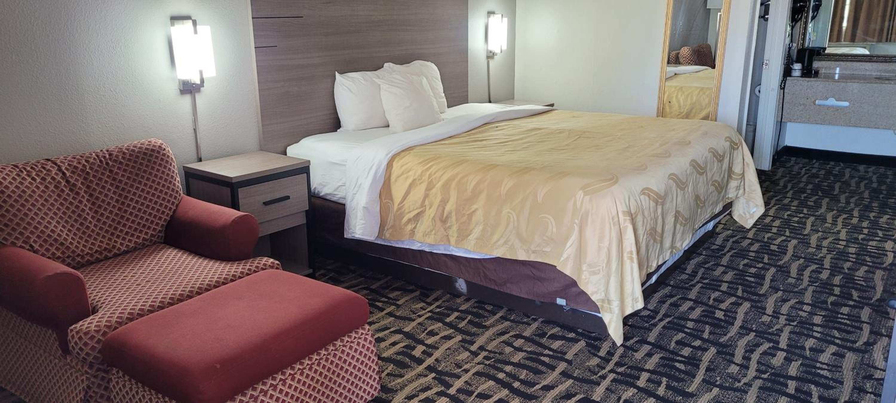 King Room - Disability Access - Non-Smoking - Photo 5