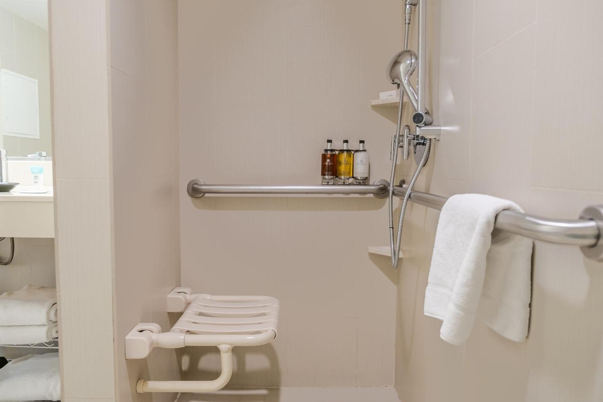 King Room with Roll-In Shower - Disability Access photo 1