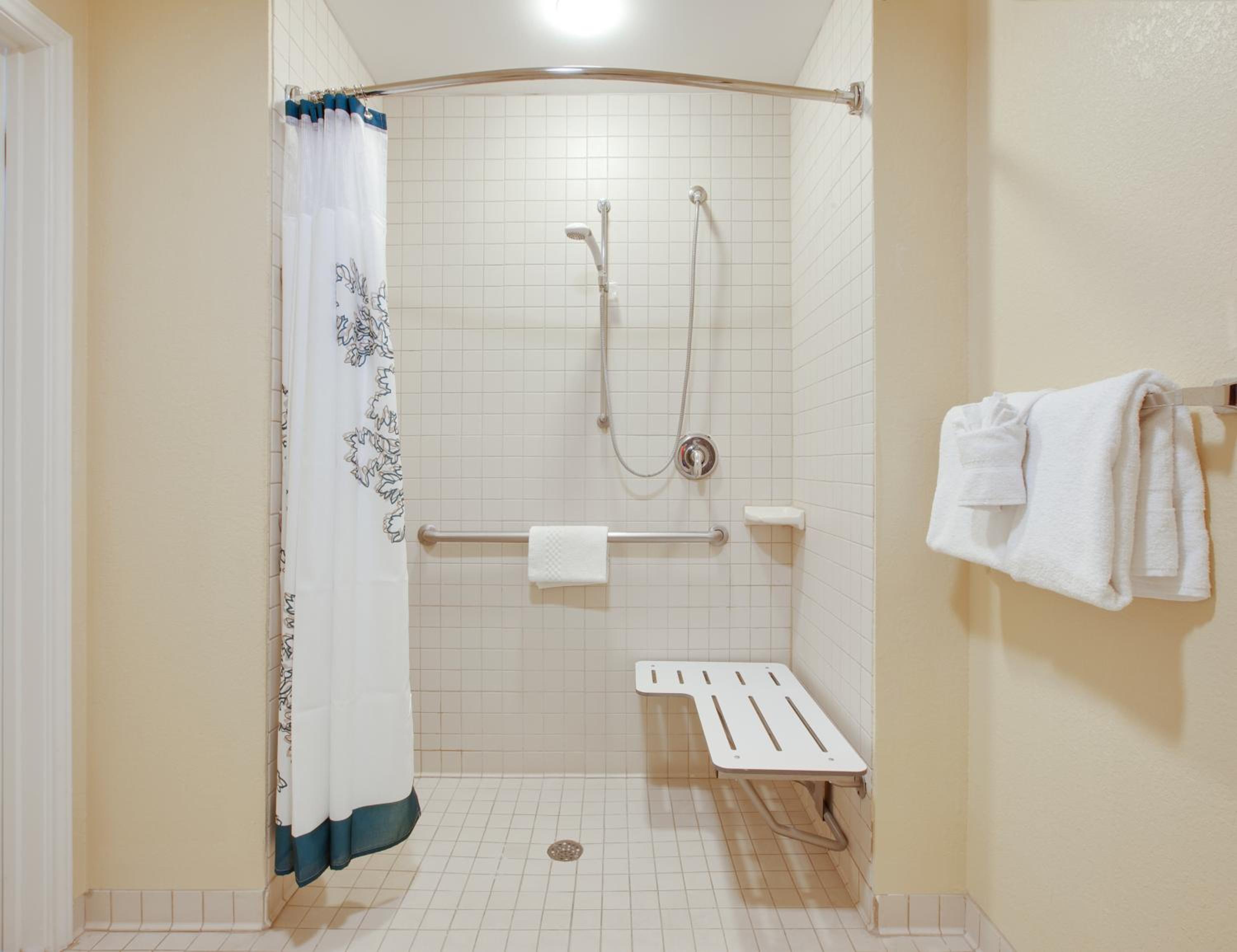 One-Bedroom King Suite with Sofa Bed - Mobility/Hearing Accessible w/Roll In Shower photo 3