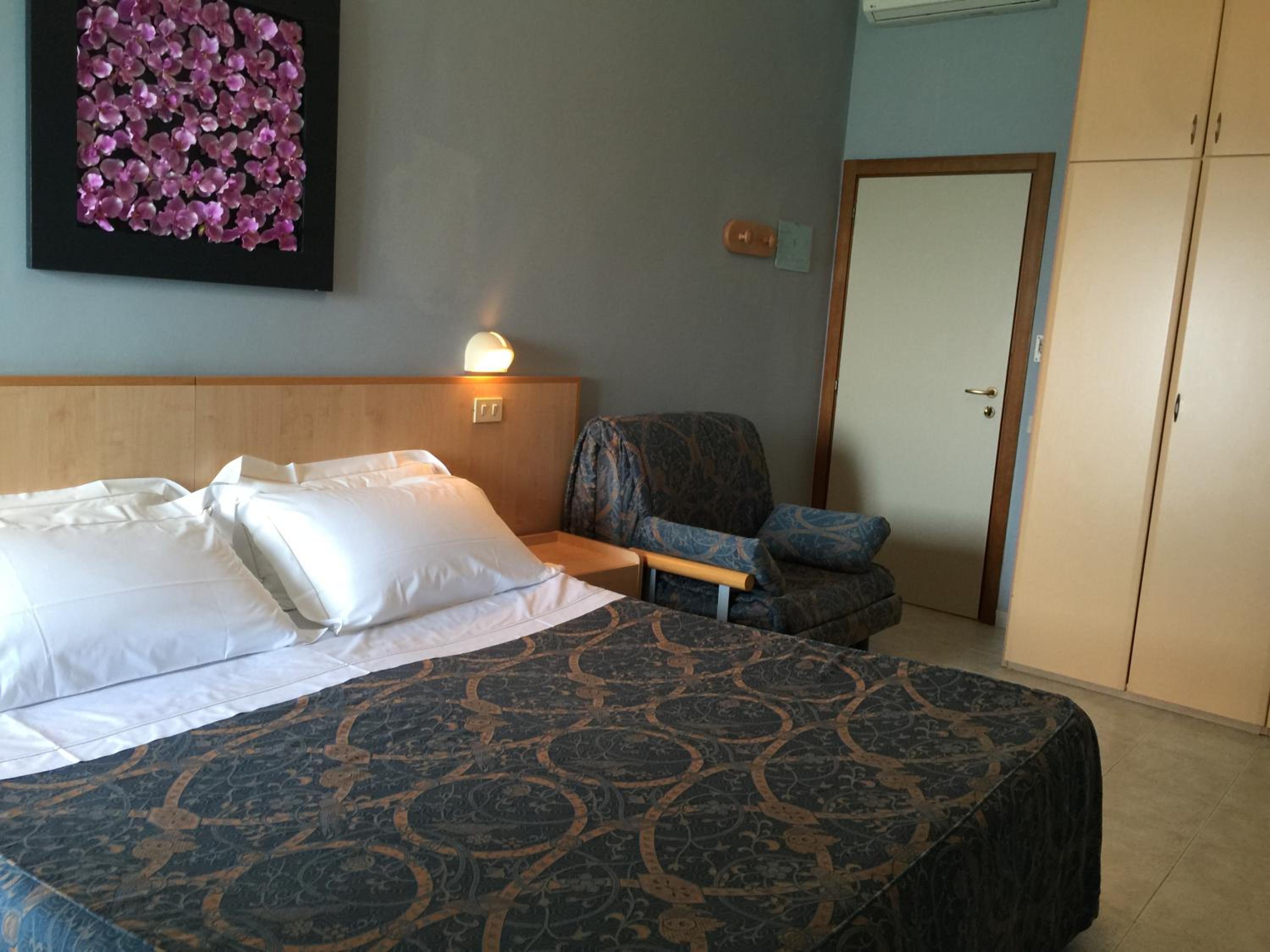 Double or Twin Room with Sea View photo 2