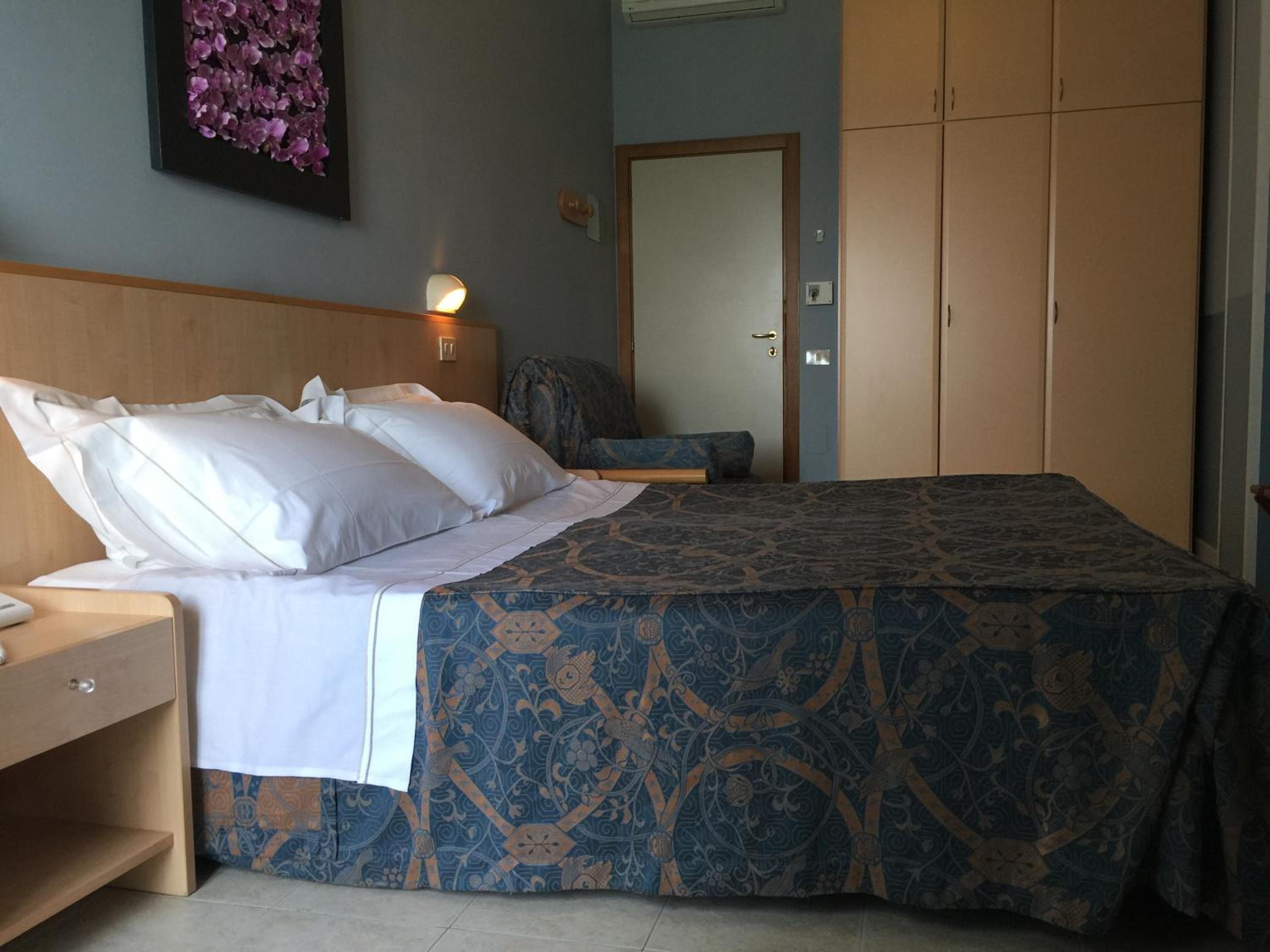 Double or Twin Room with Sea View