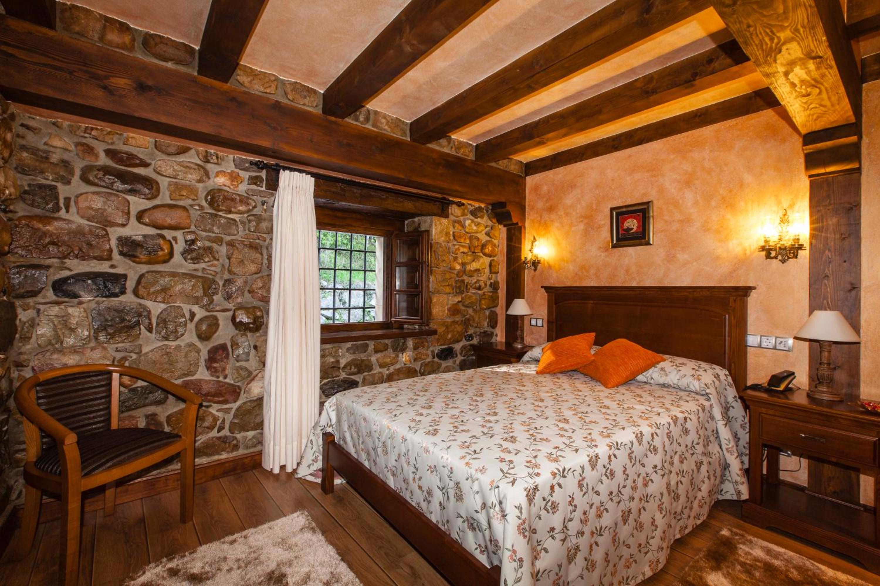 Habitación Doble con Bañera de Hidromasaje