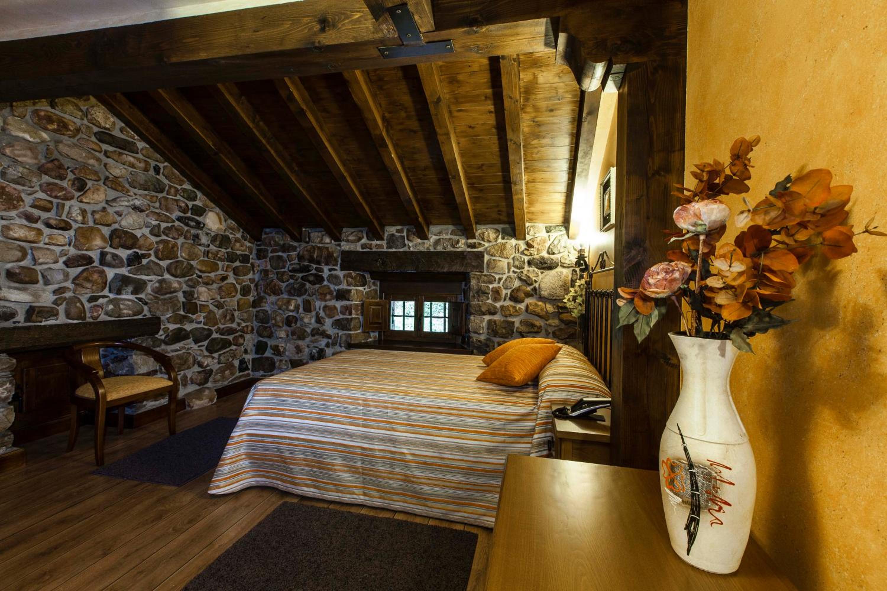 Habitación Doble con Bañera de Hidromasaje y Acceso al Spa.