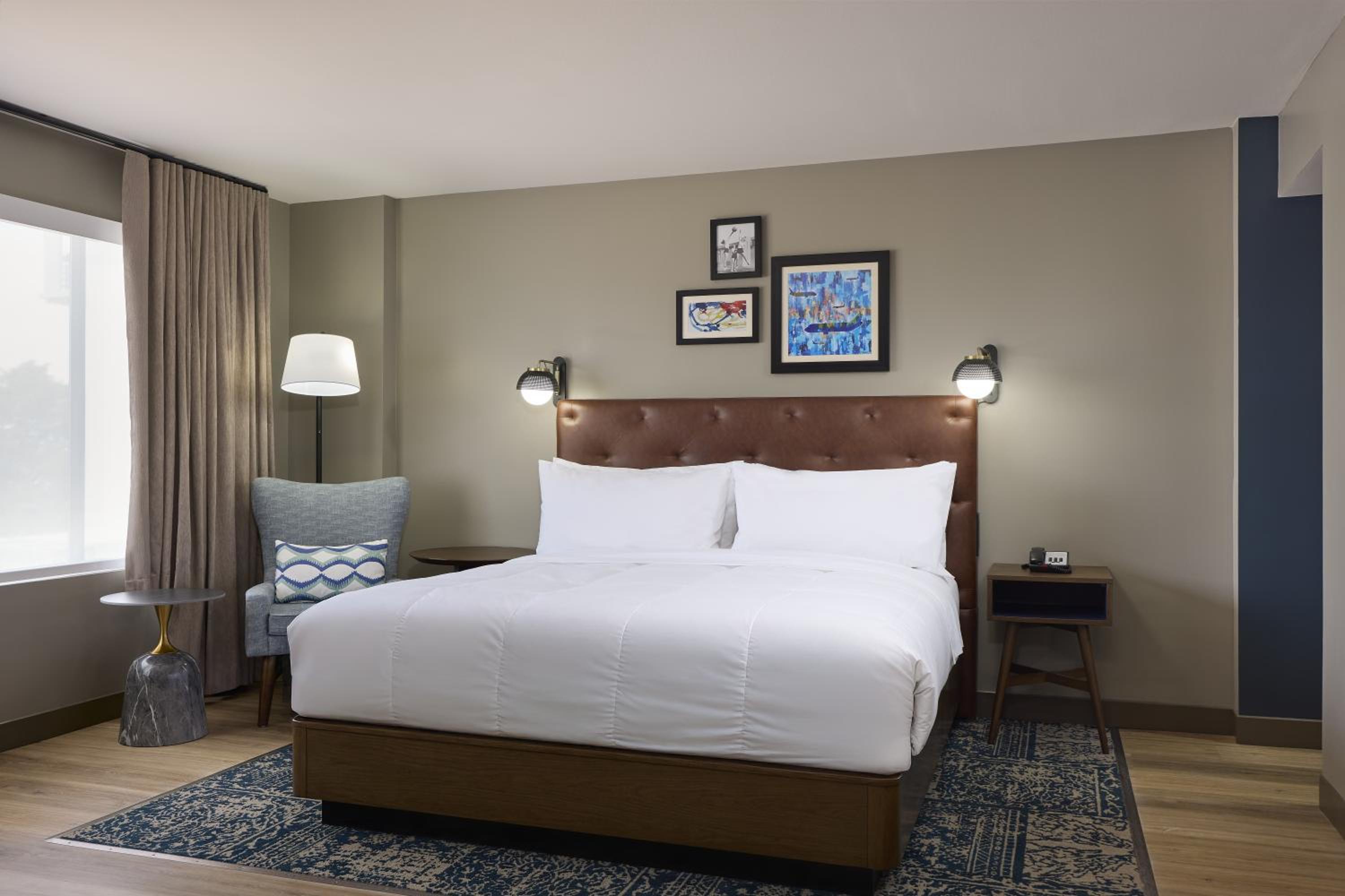Larger King Room with Urban View - Photo 1