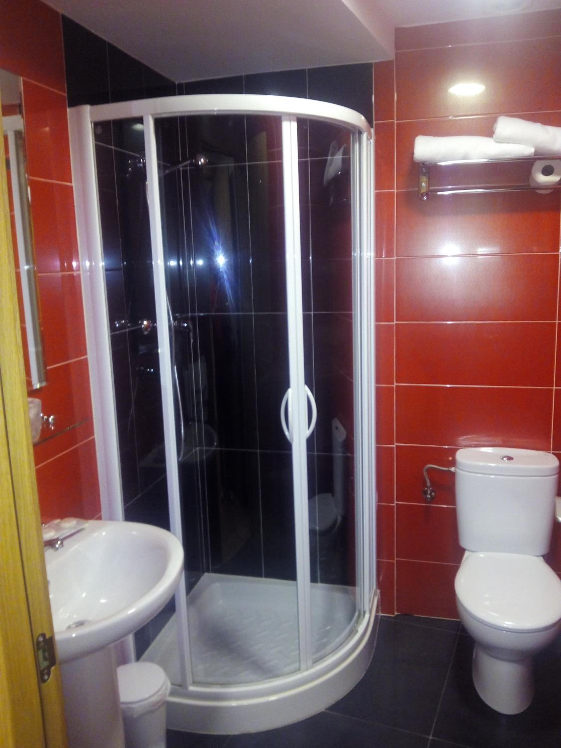 Twin Room - Photo 6