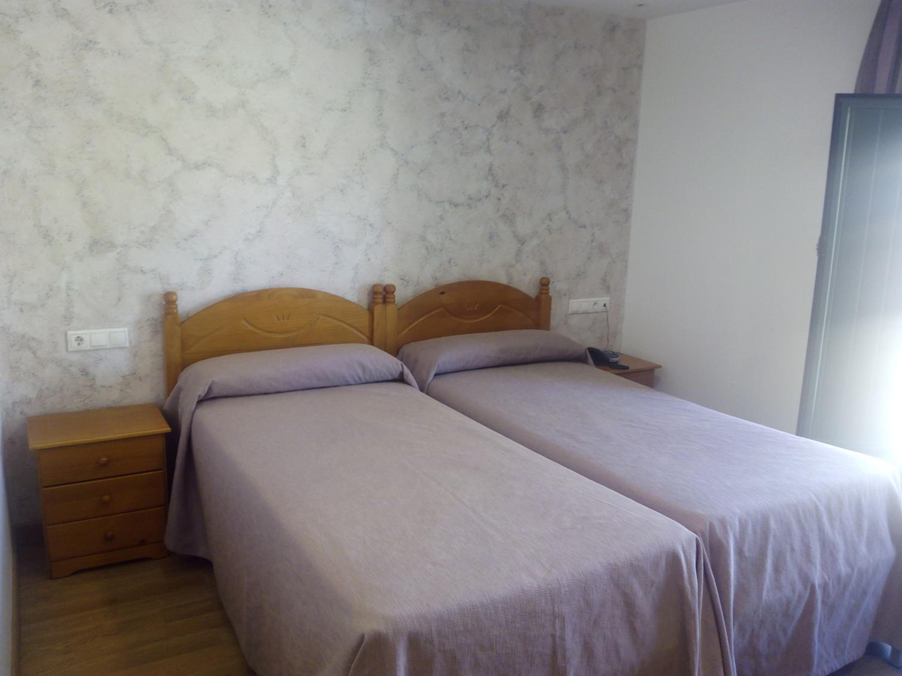 Twin Room - Photo 7