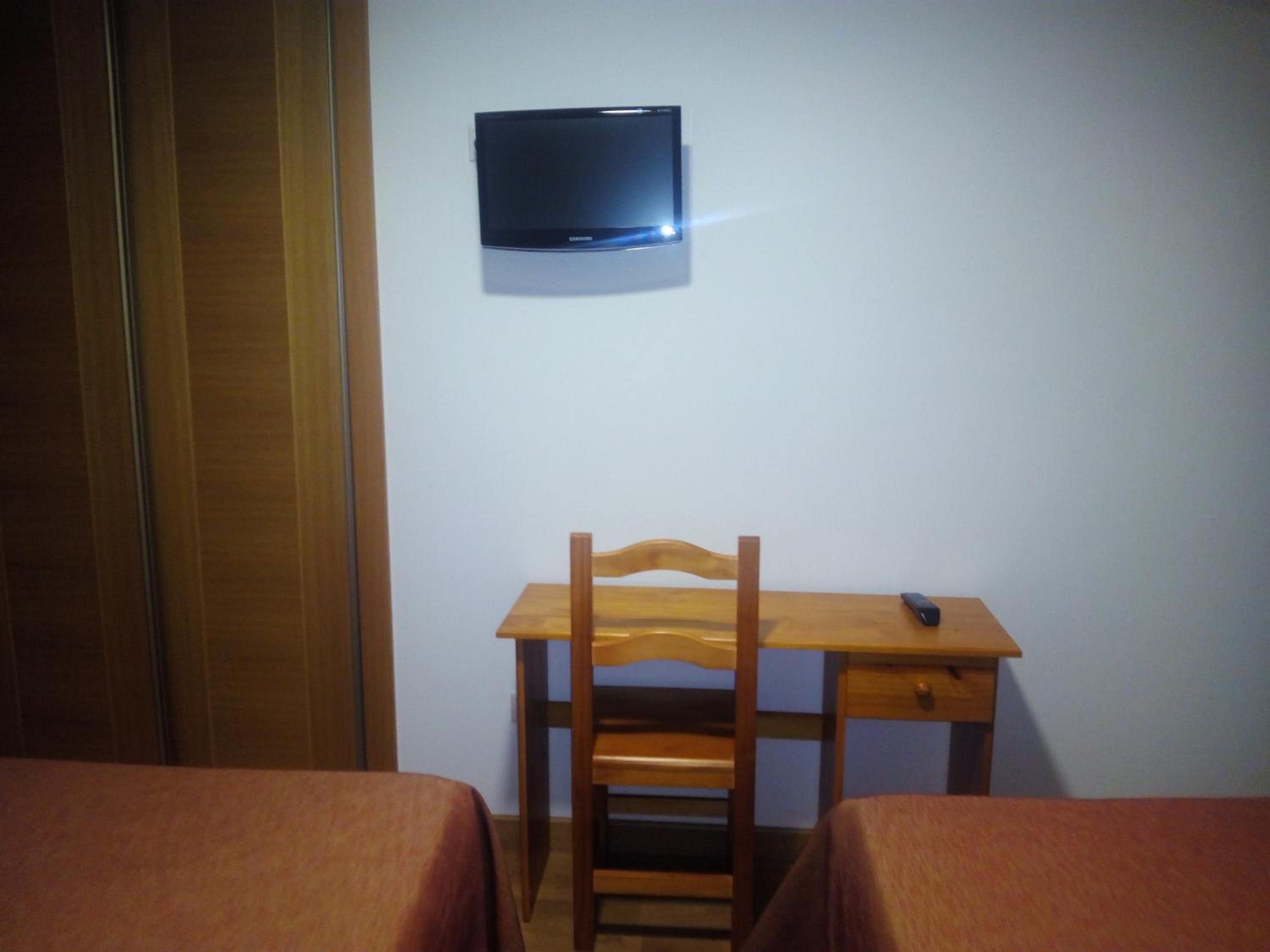 Twin Room - Photo 8