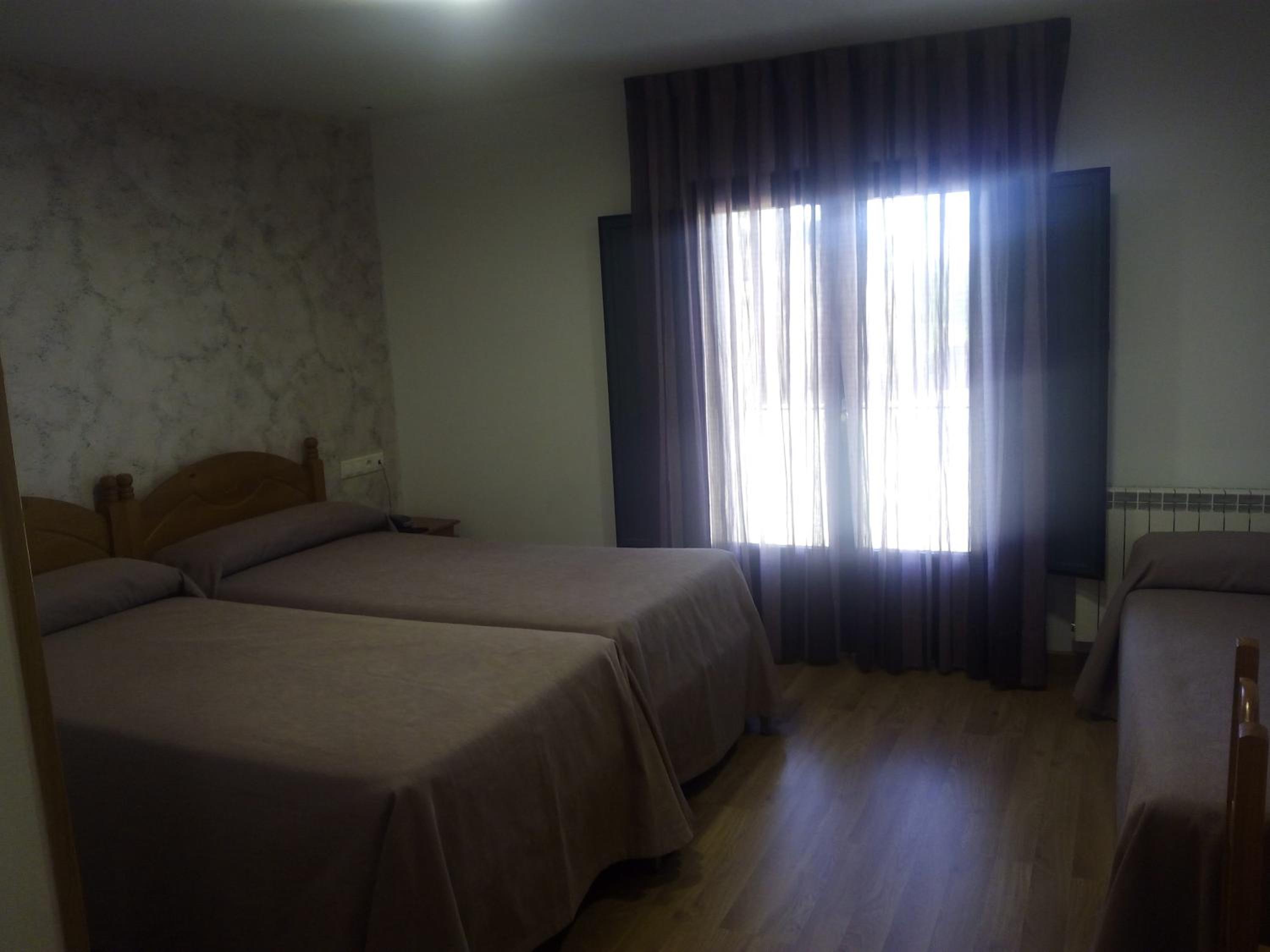 Twin Room - Photo 5