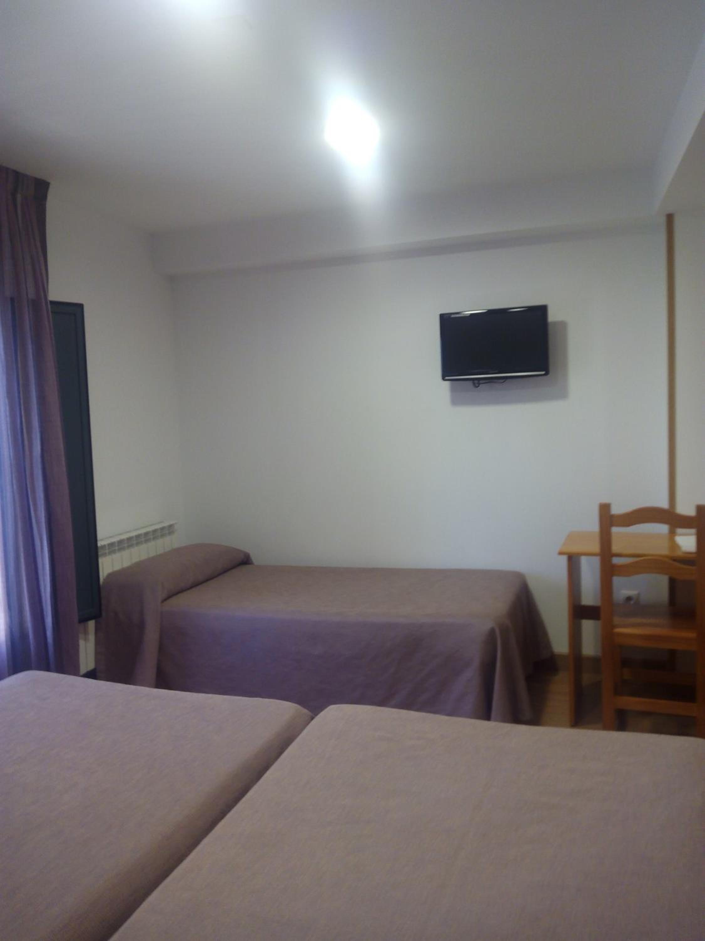 Twin Room - Photo 2