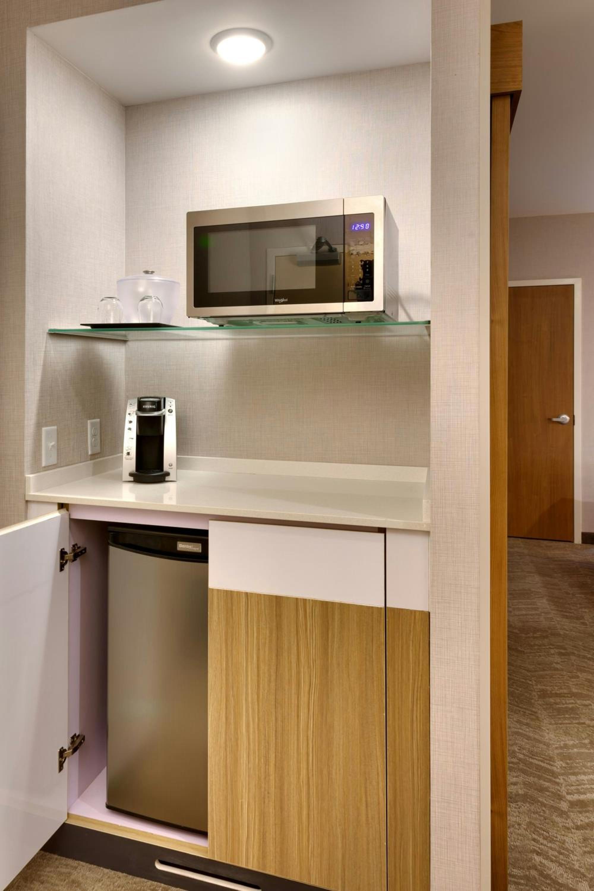 2 Queen Suite with Sofa Bed - Hearing Accessible photo 2