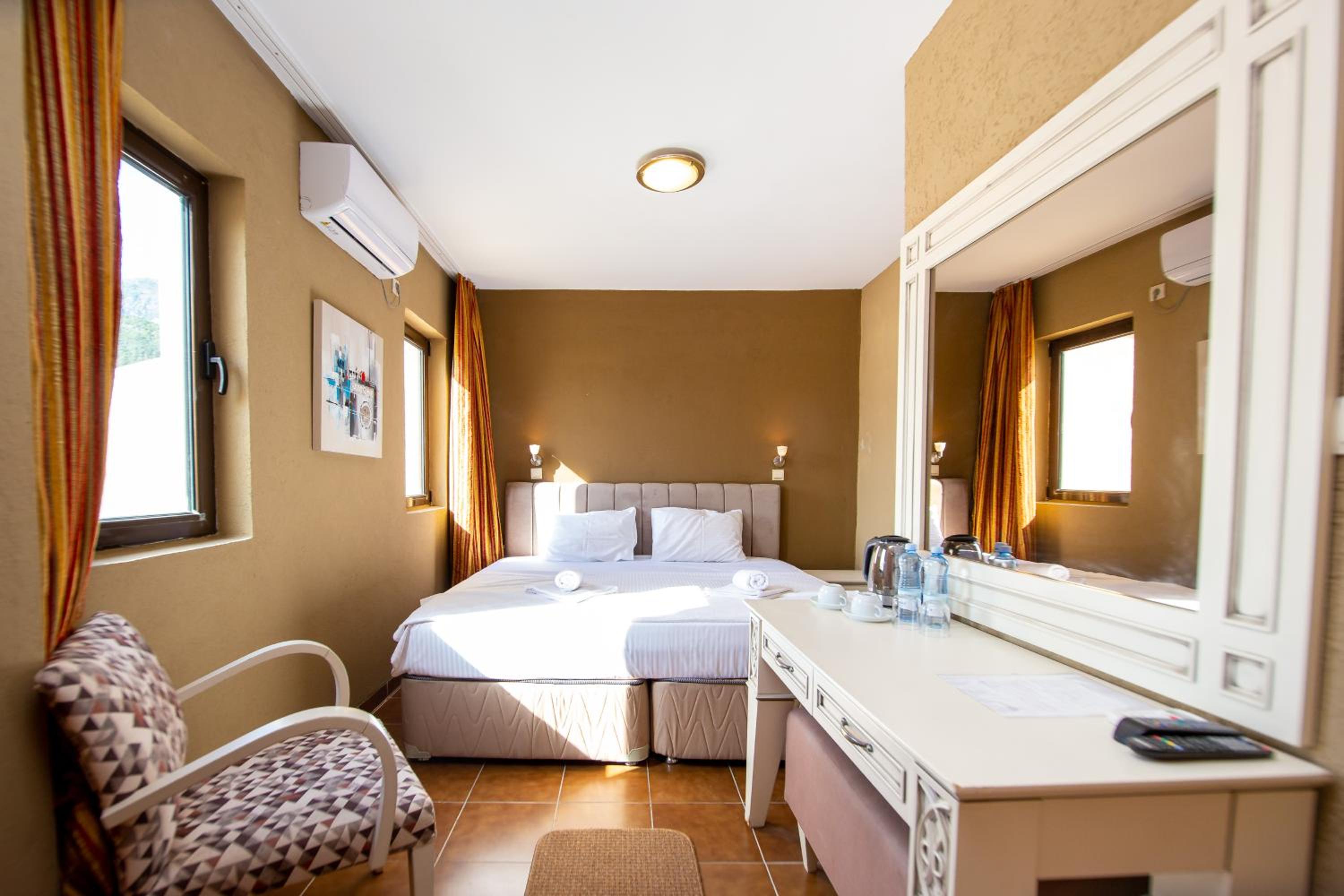 Economy Double Room photo 2