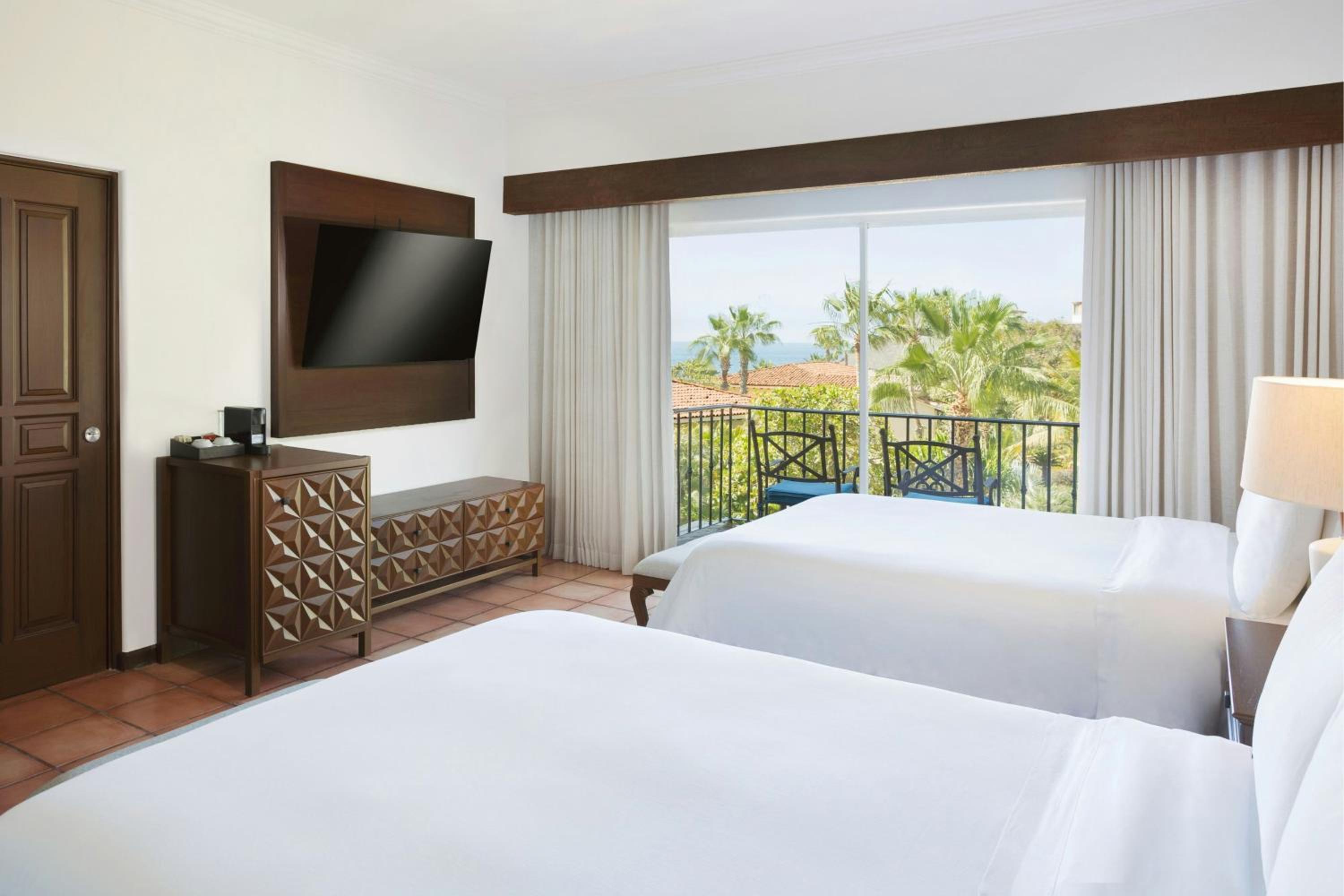 Hacienda Queen Room with Two Queen Beds, Garden View and Balcony thumbnail 5
