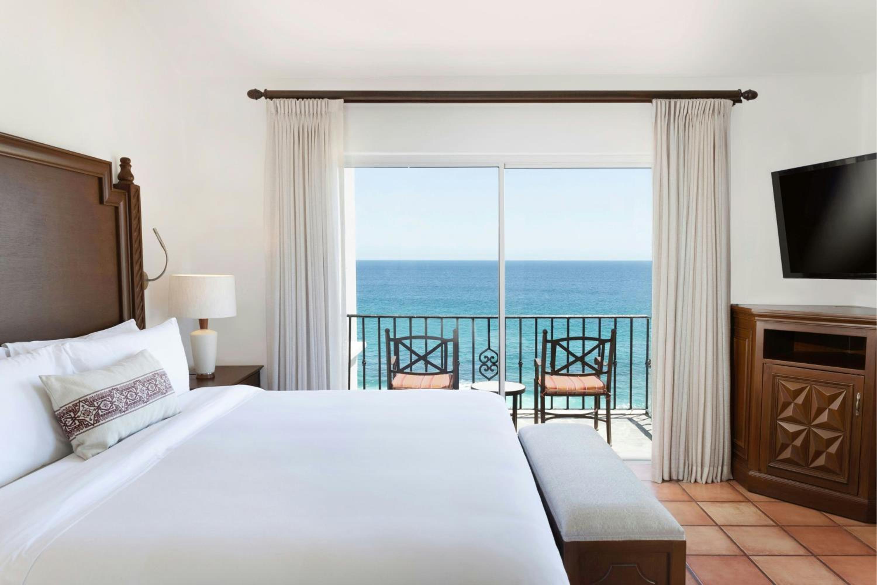 Bi-Level Deluxe Room with Ocean View and Balcony