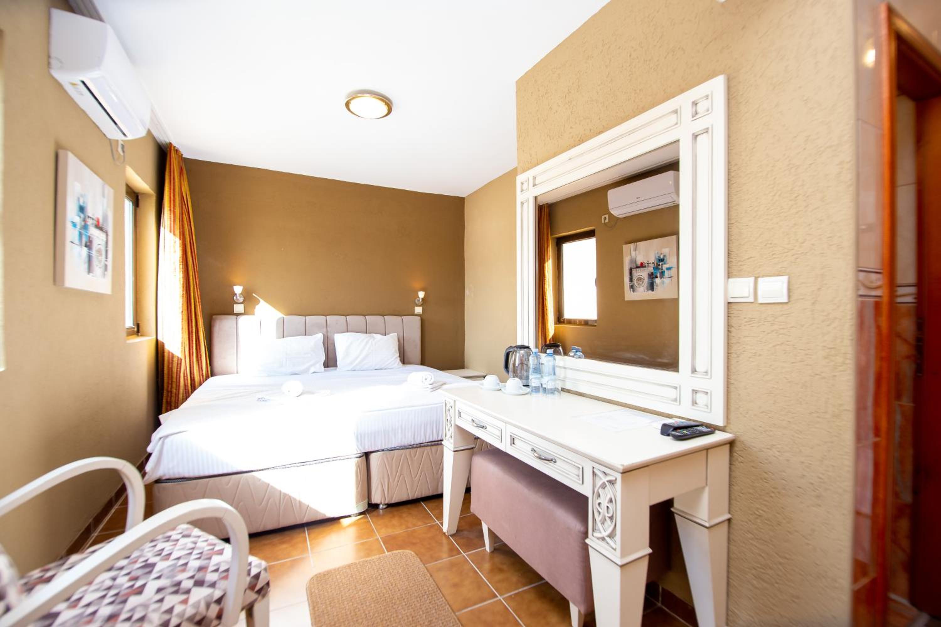 Economy Double Room photo 3