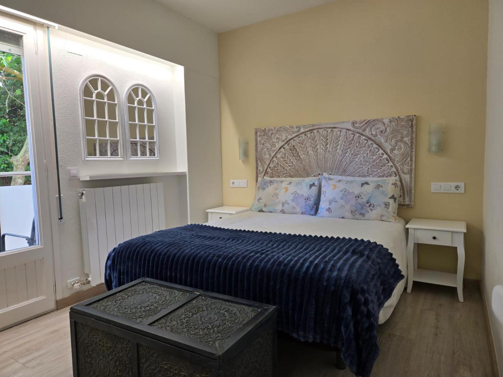 Deluxe One-Bedroom Apartment with City View photo 3