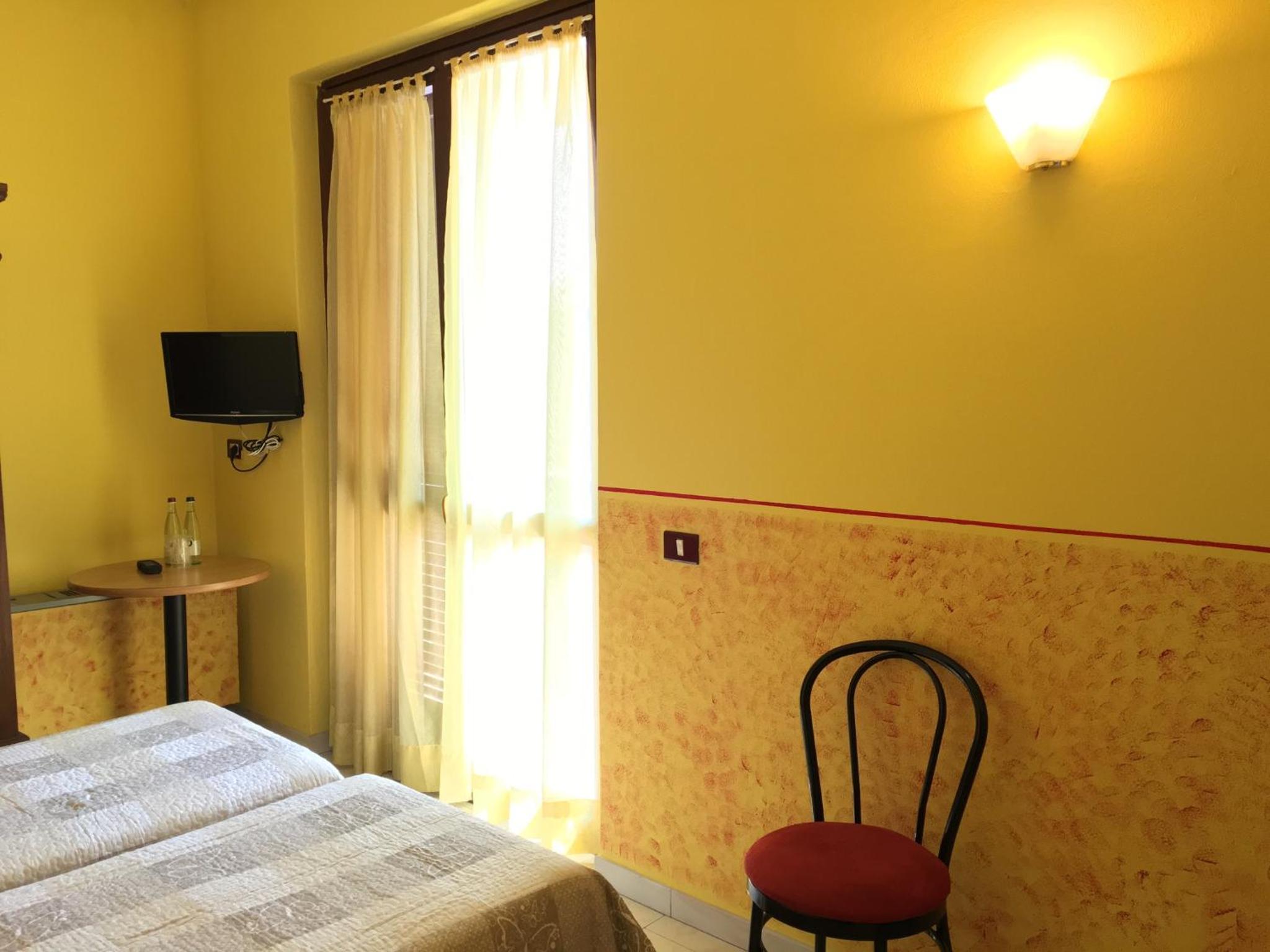 Double or Twin Room - Photo 5