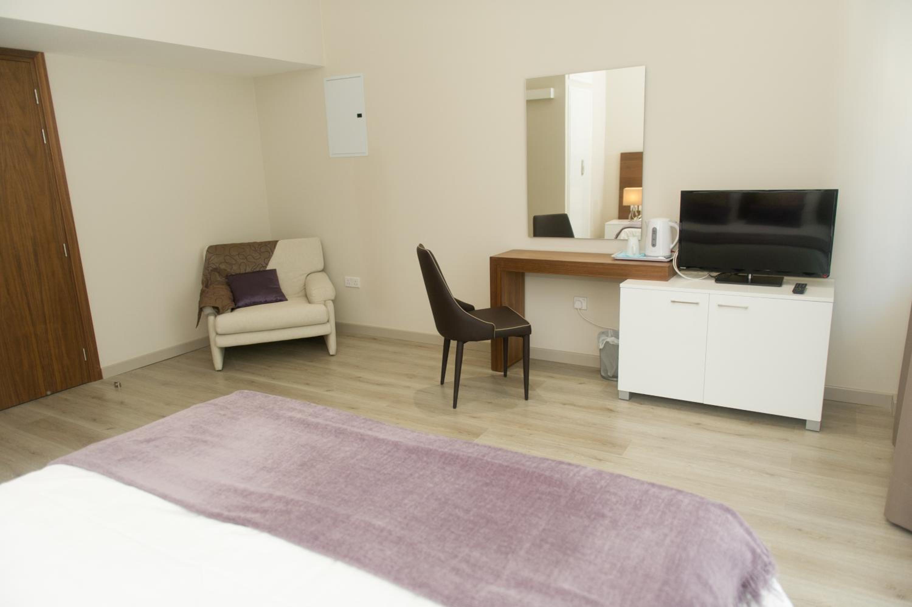 Deluxe Double Room with Balcony photo 2