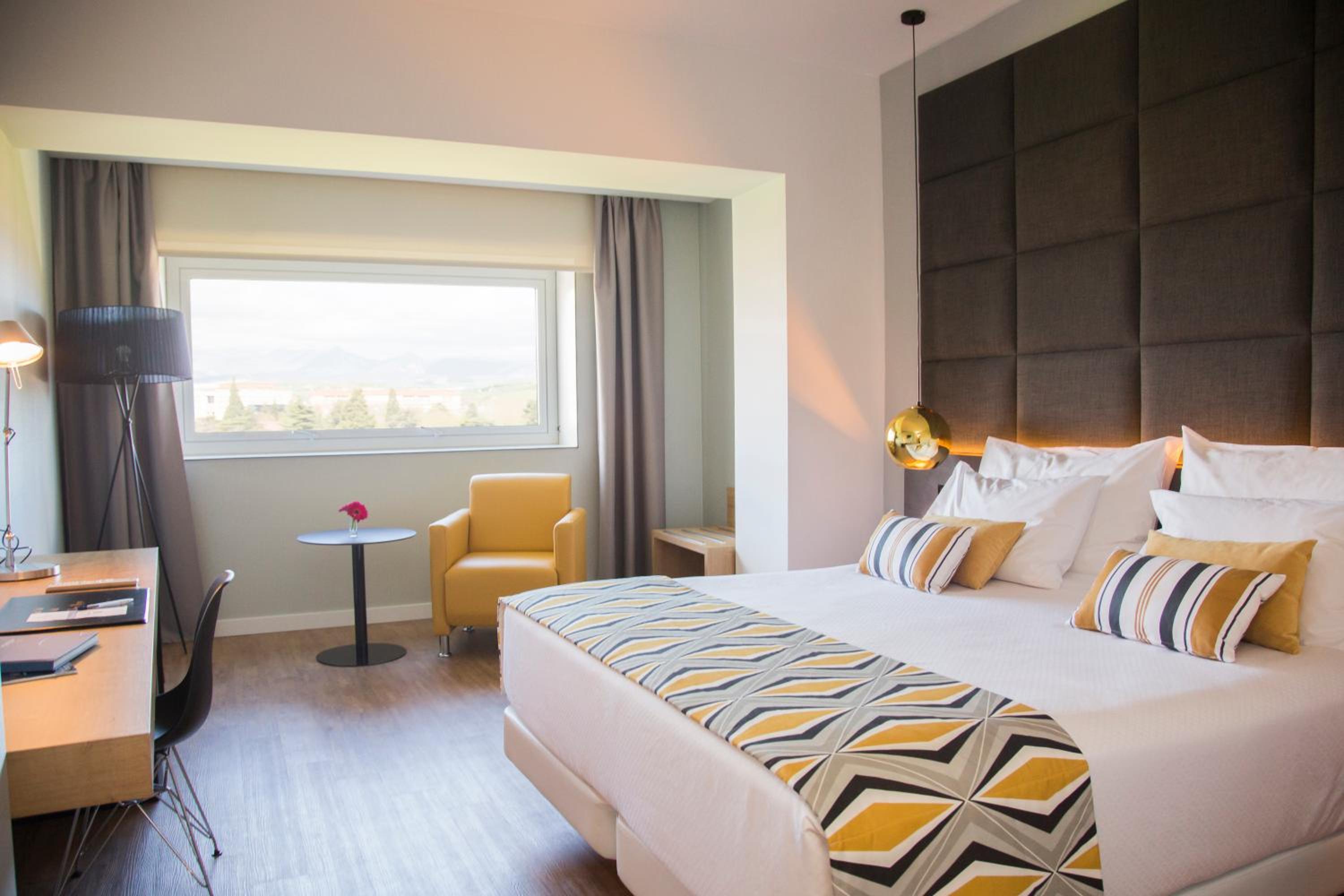 Standard Double or Twin Room - Photo 12