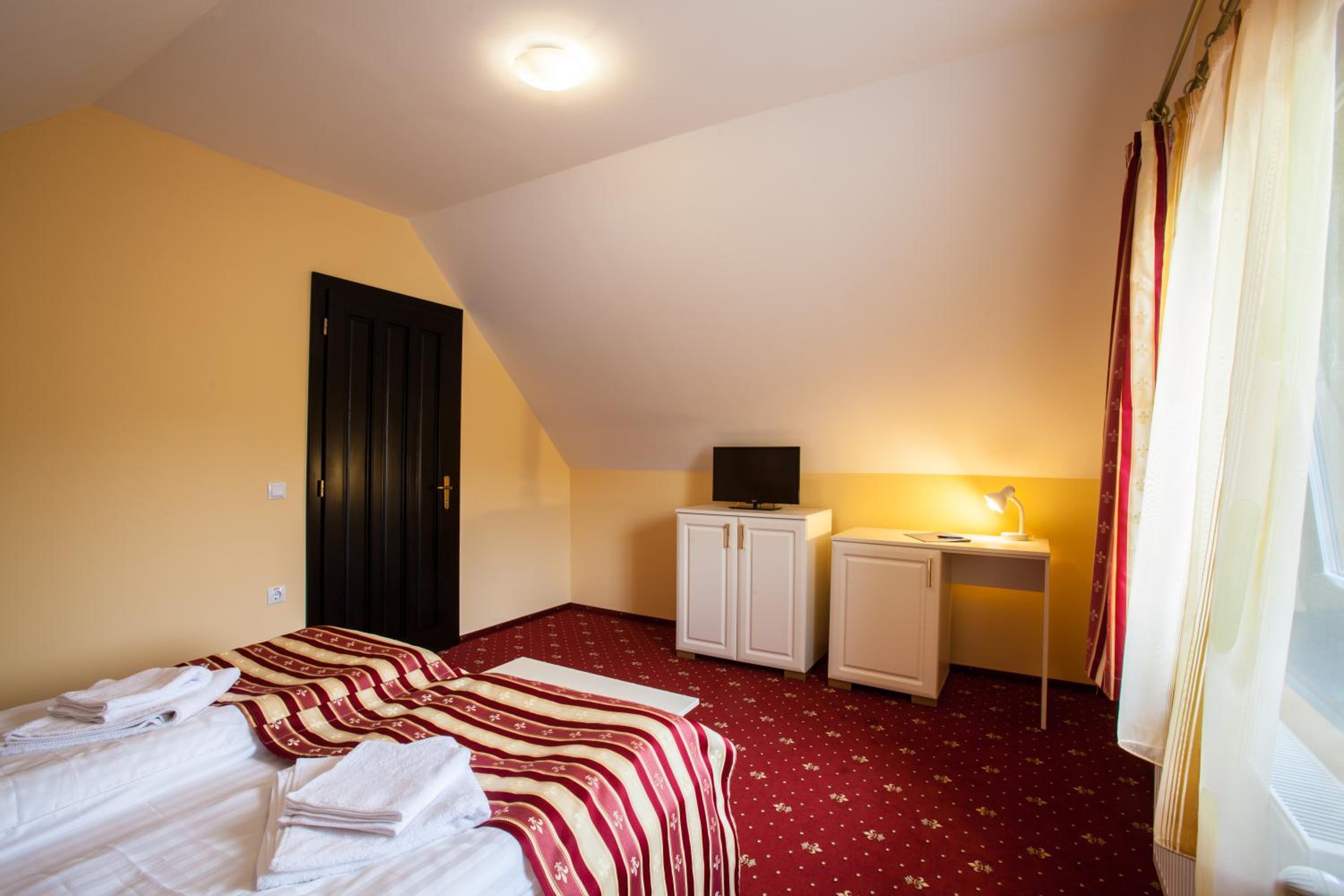 One-Bedroom Suite - Photo 4