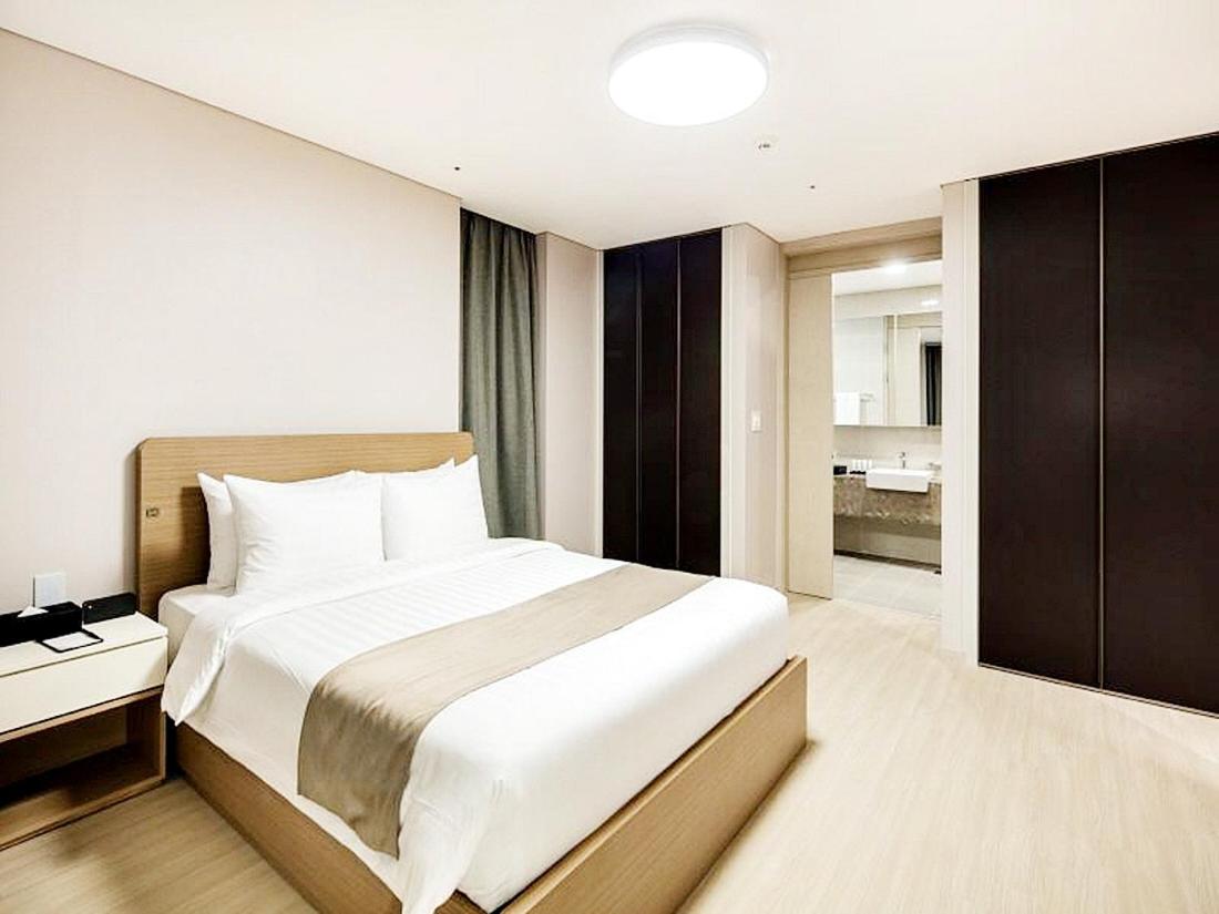 Deluxe Triple Corner Room - 2 Free Coffee