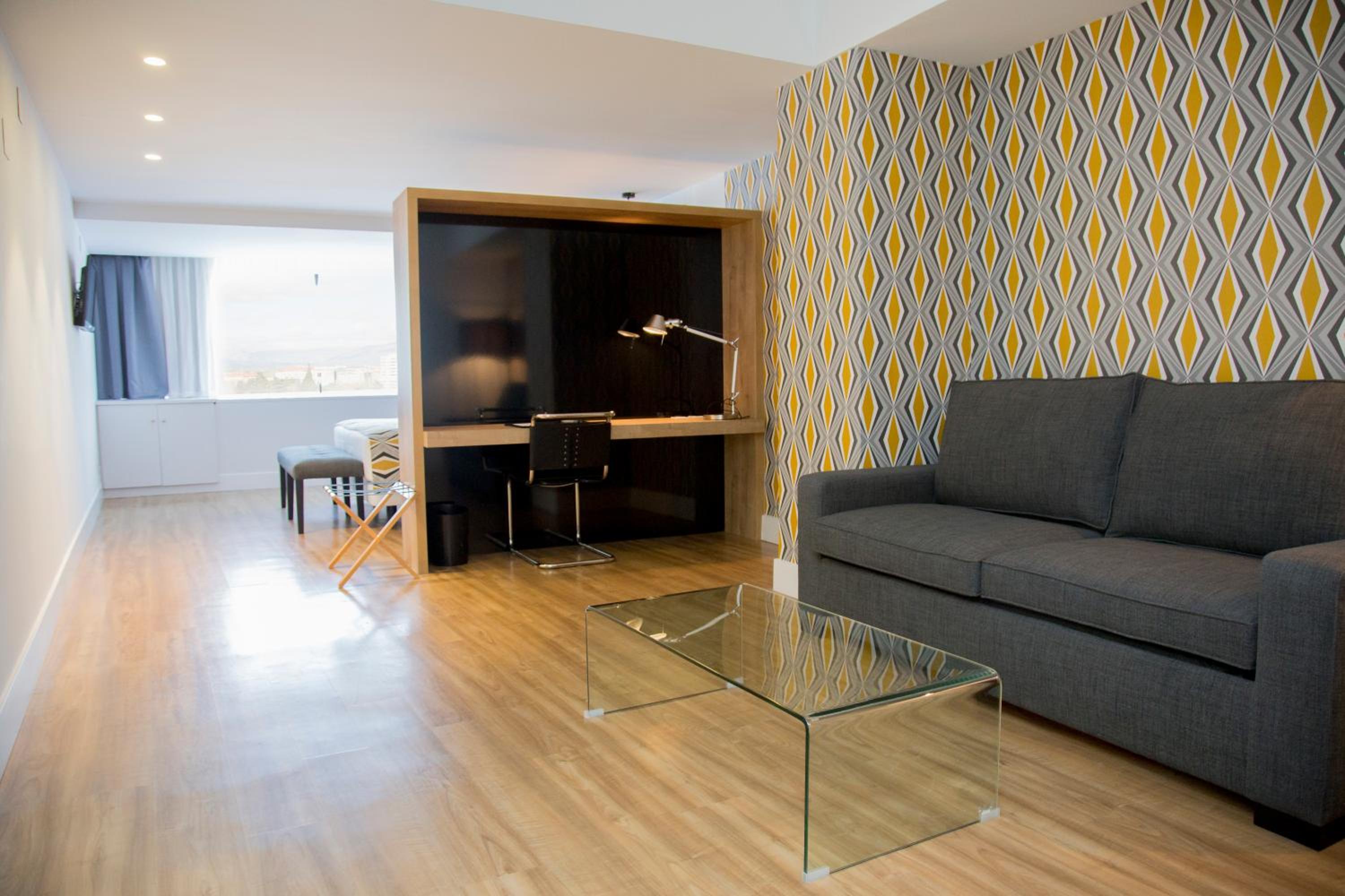 Family Room (2 Adults + 2 Children) - Photo 4
