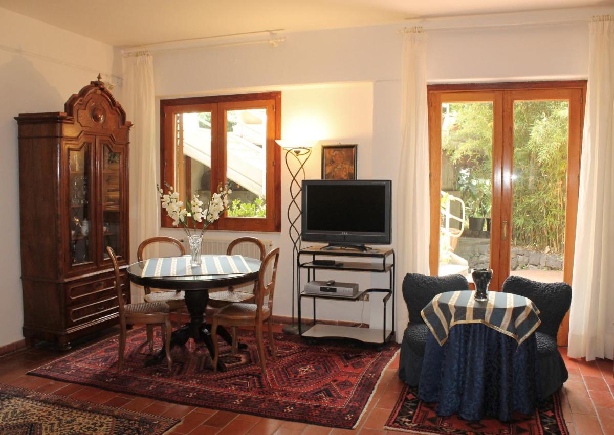 One-Bedroom House (Blue House) photo 3
