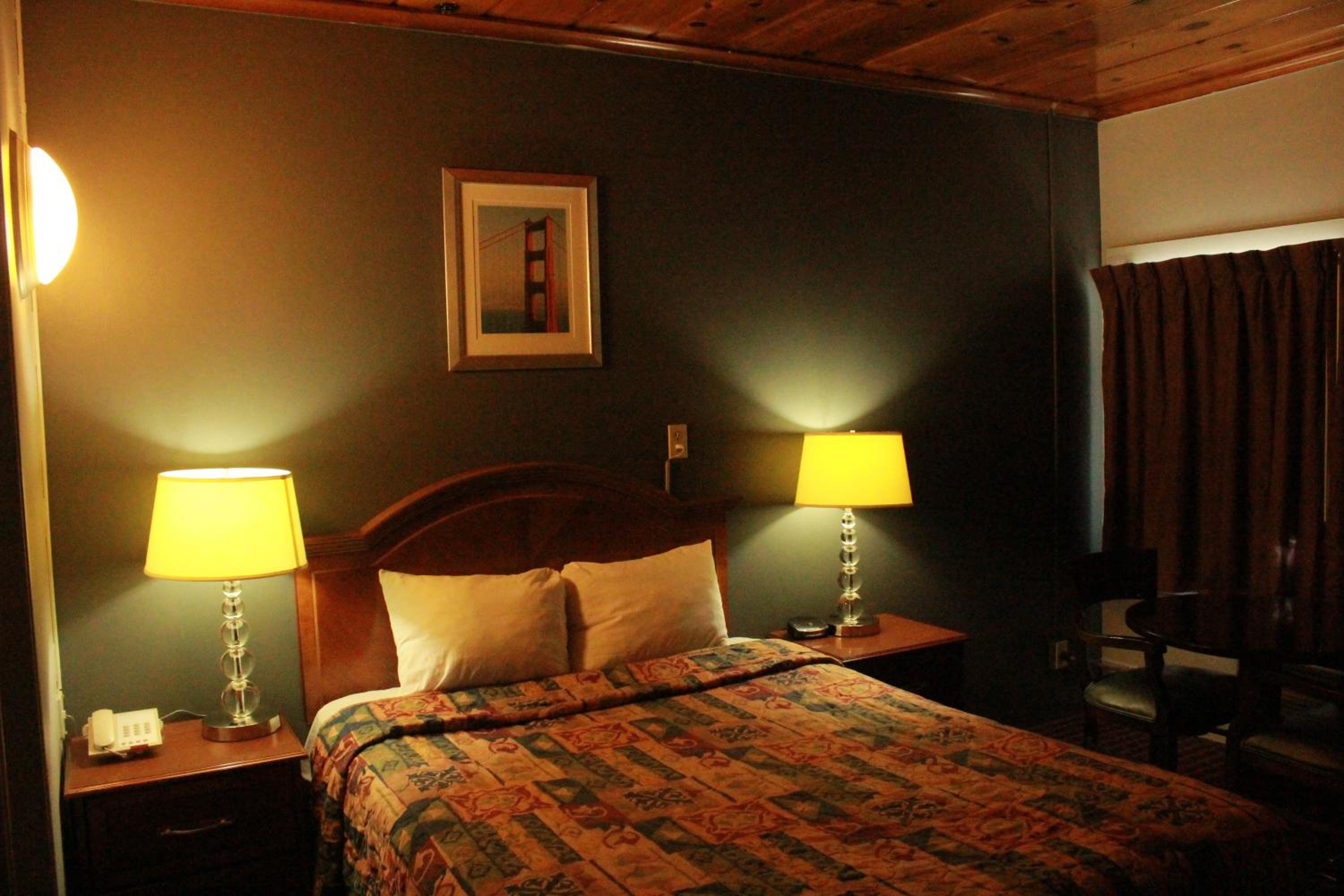 Queen Room - Non-Smoking - Photo 2