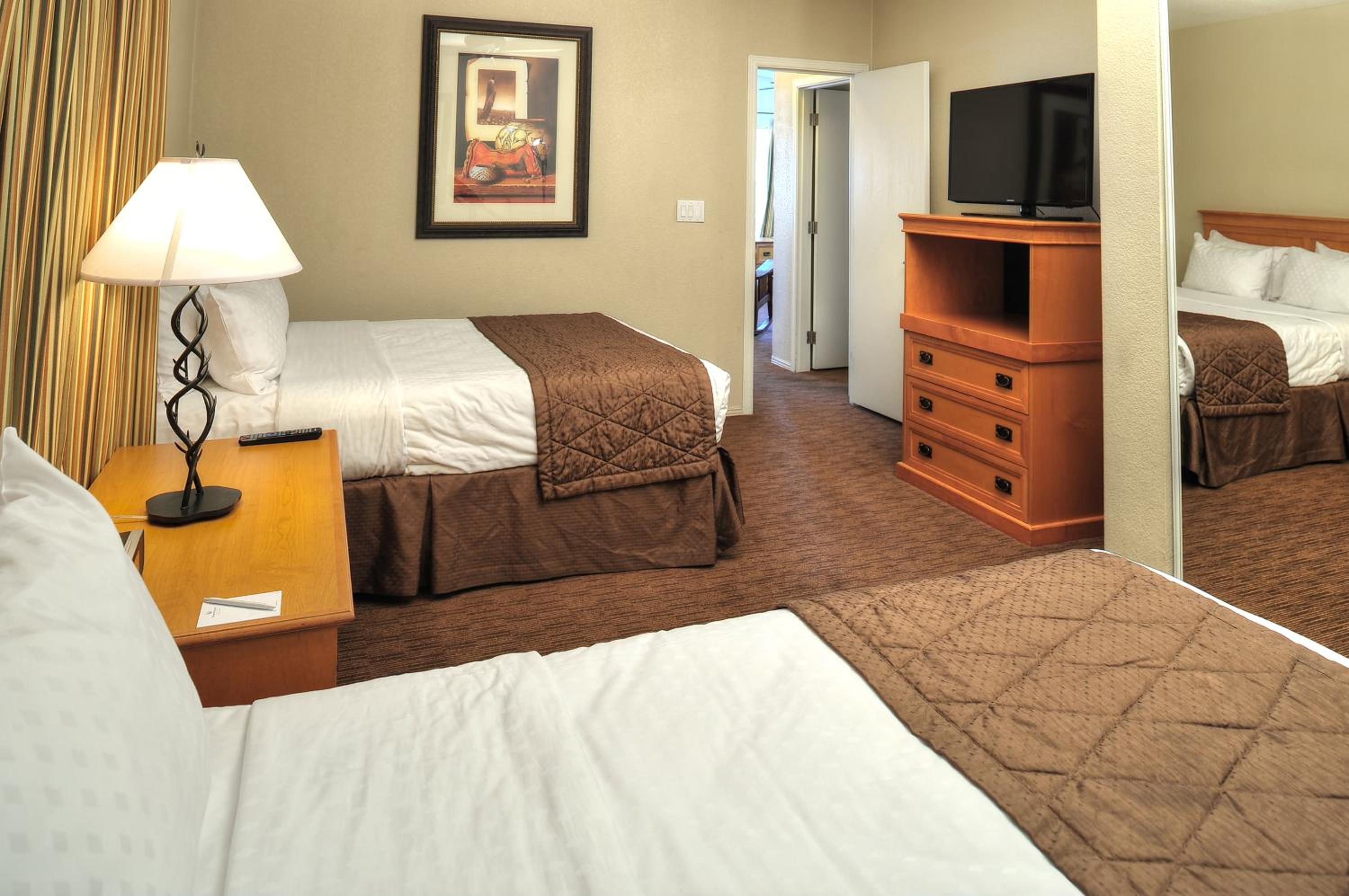 Two-Bedroom Suite - Photo 2