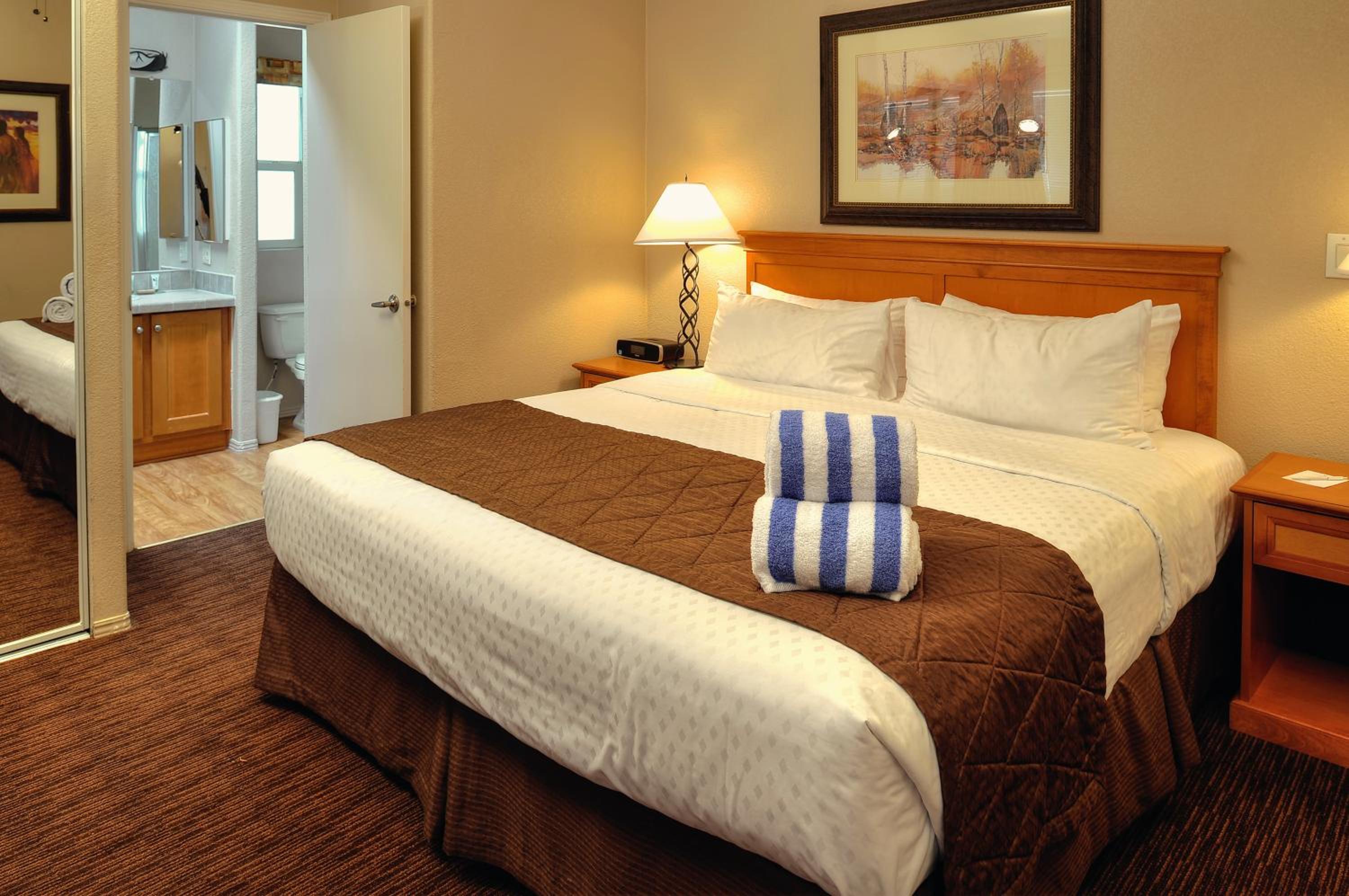 Two-Bedroom Suite - Photo 7