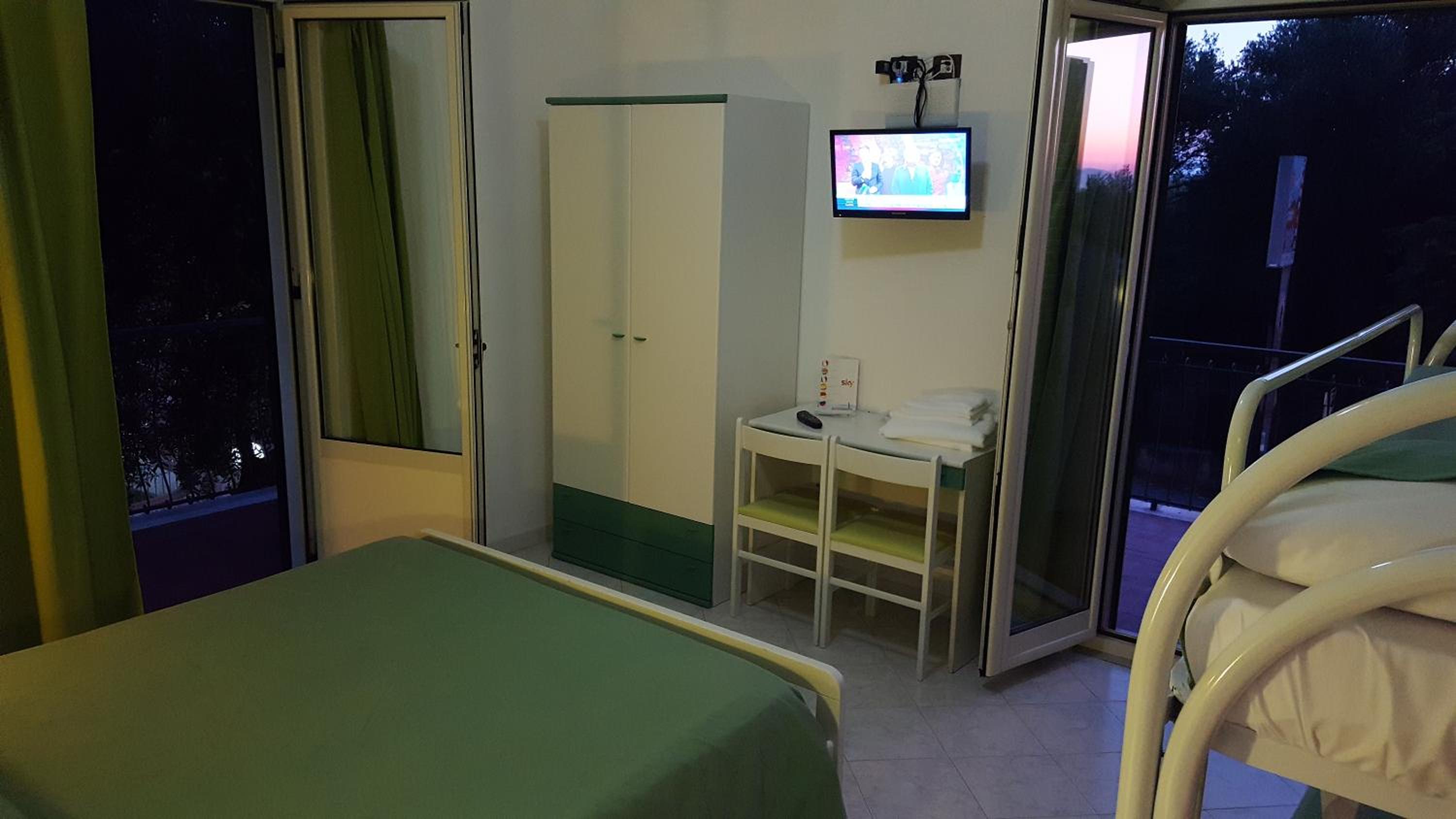 Quadruple Room with Balcony photo 2