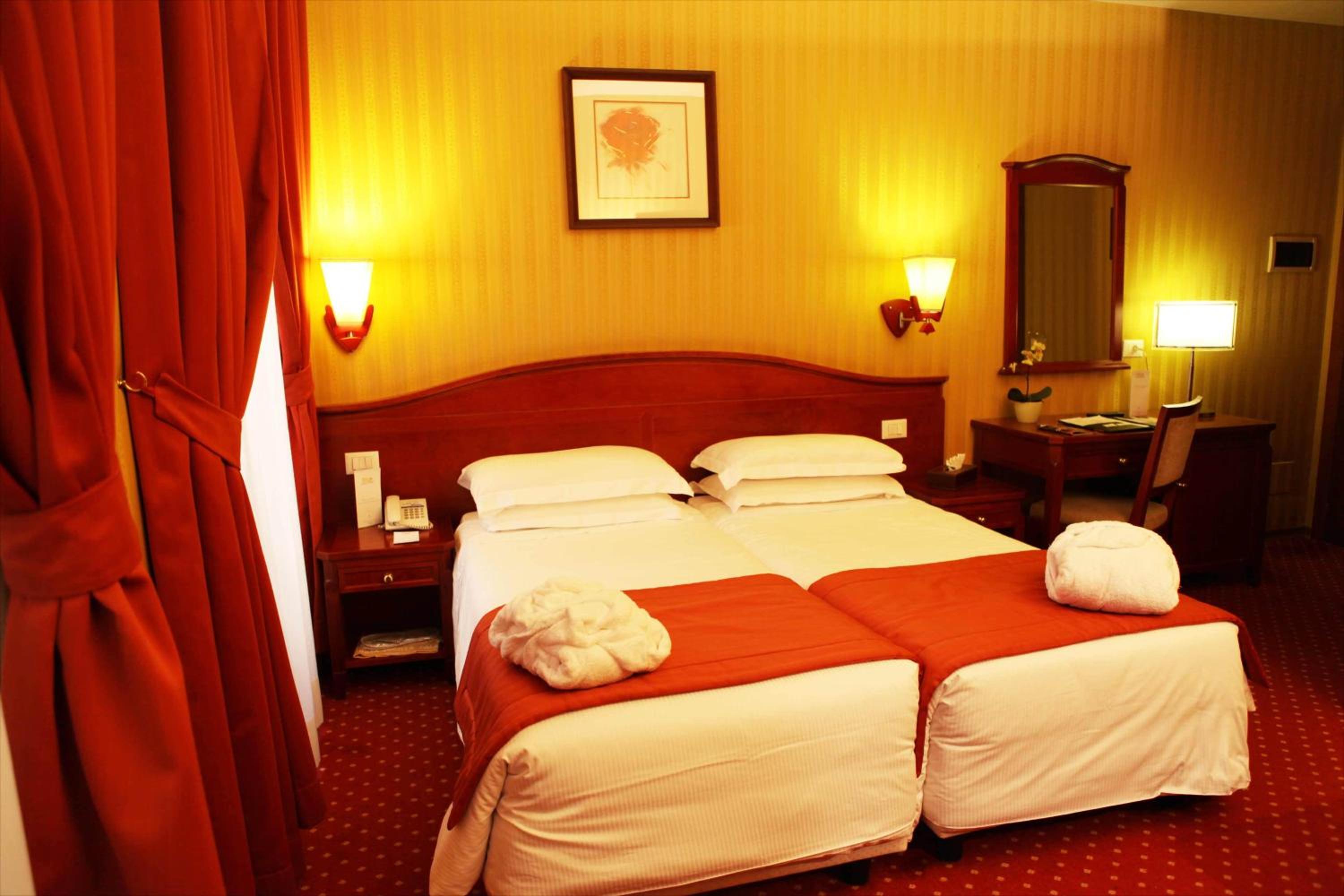 Double or Twin Room thumbnail 6