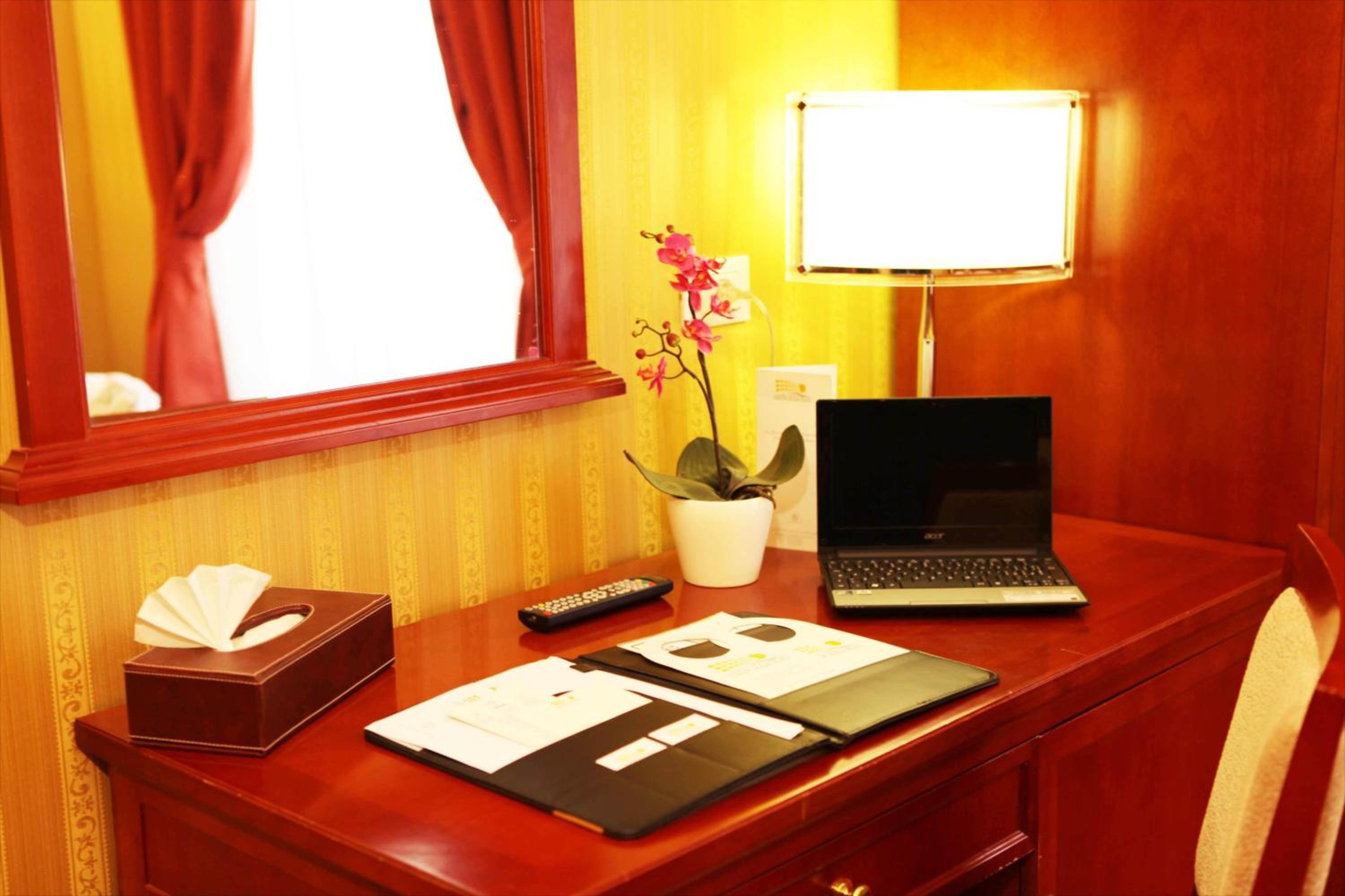 Single Room thumbnail 5